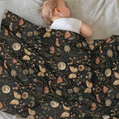 SUPLUCHOM vintage graphic close-up shows soft plush texture