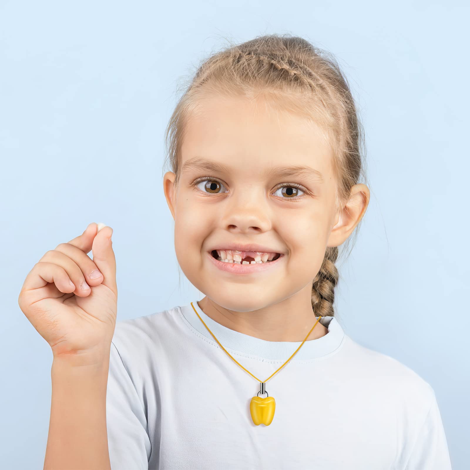 SUPVOX teeth box with necklace offers portable memory keepsake.