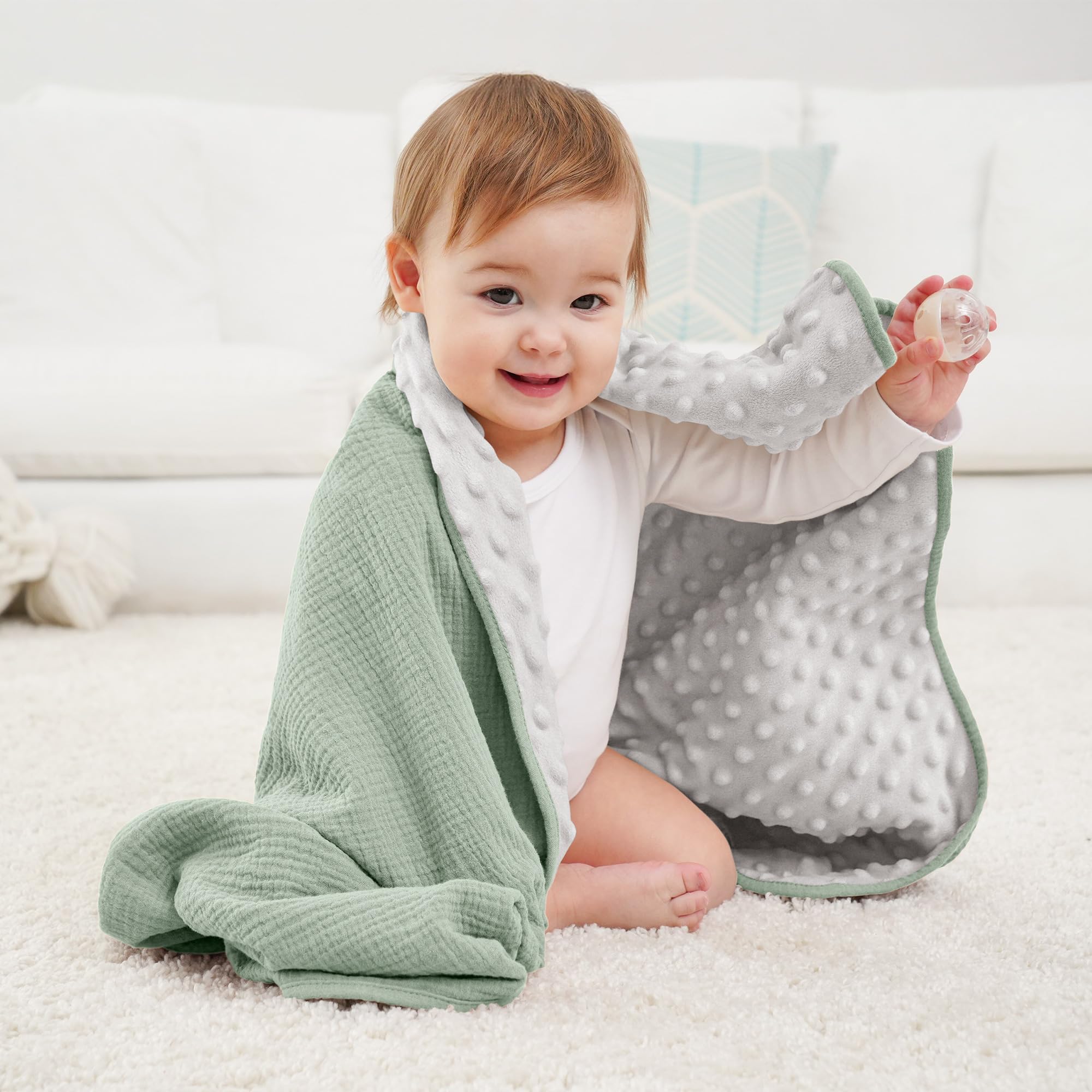 Susurration blanket with dotted fleece back in green for cozy warmth.