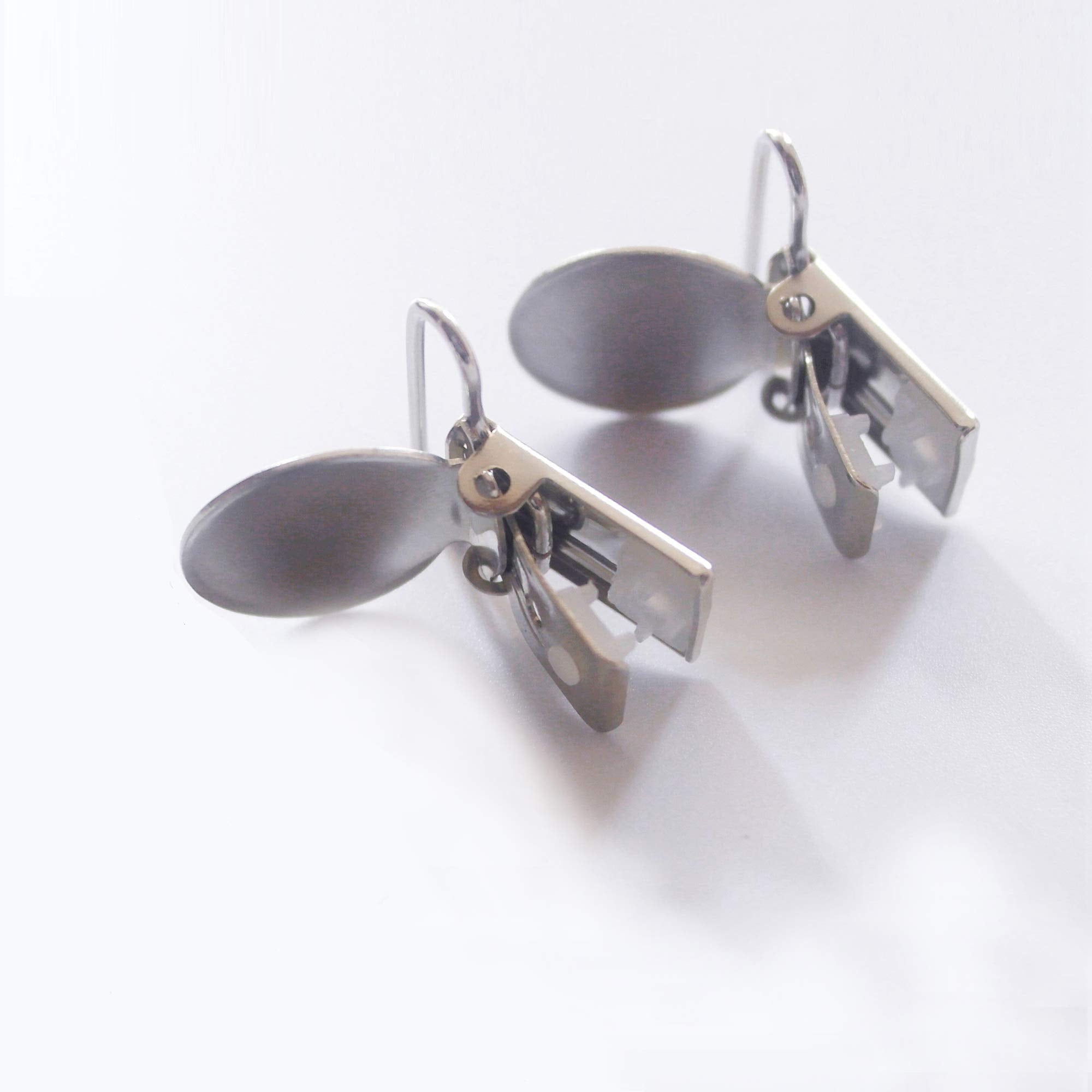 Sutoyuen clip easy-to-use design; versatile for baby accessories.