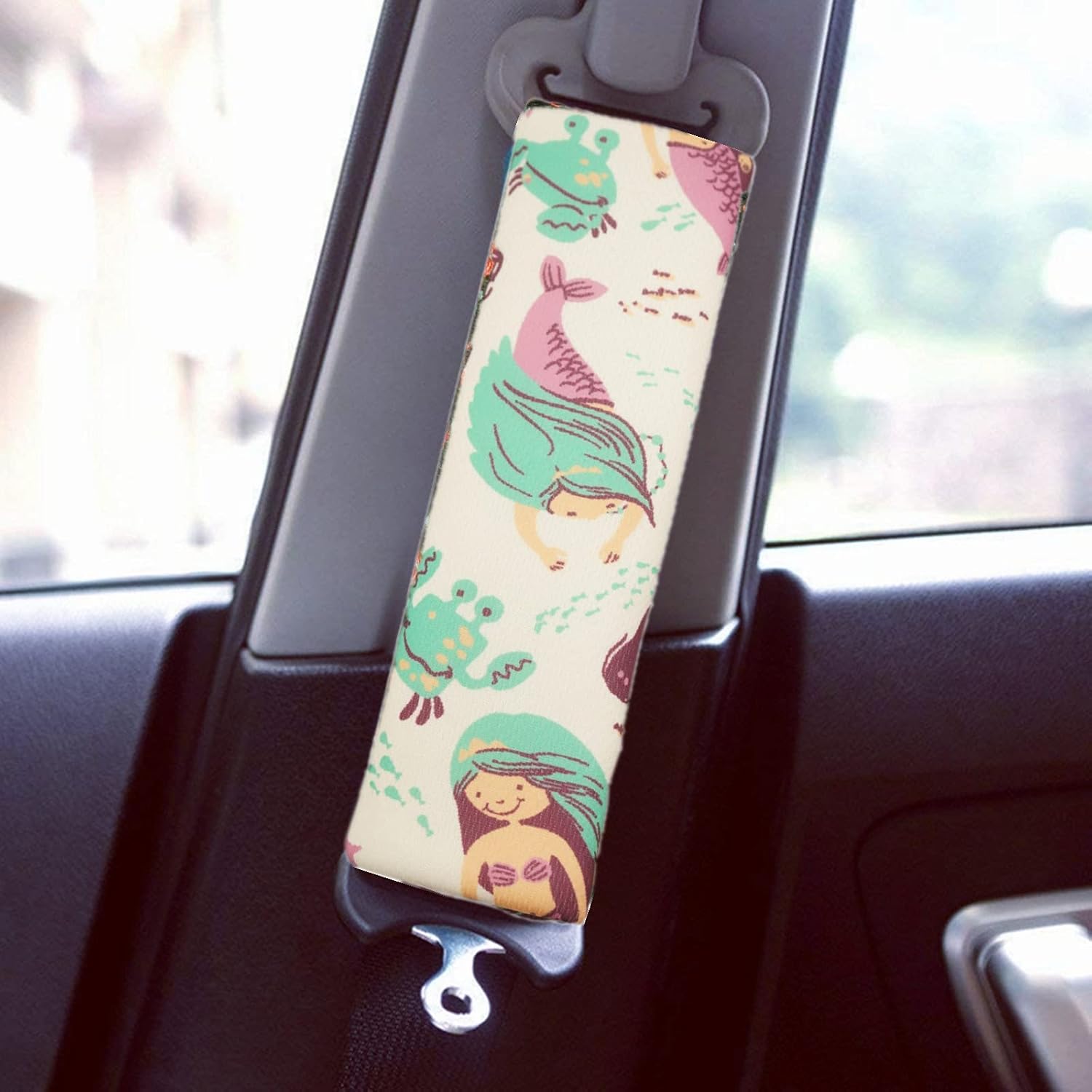Easy-fit car belt cover with adjustable width and anti-slip grip.