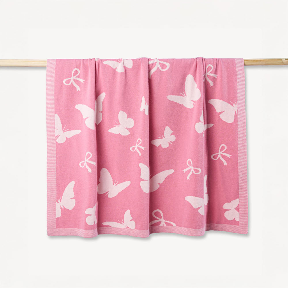 SWaddle AN butterfly pattern enhances nursery décor with cheerful, gender-neutral appeal.