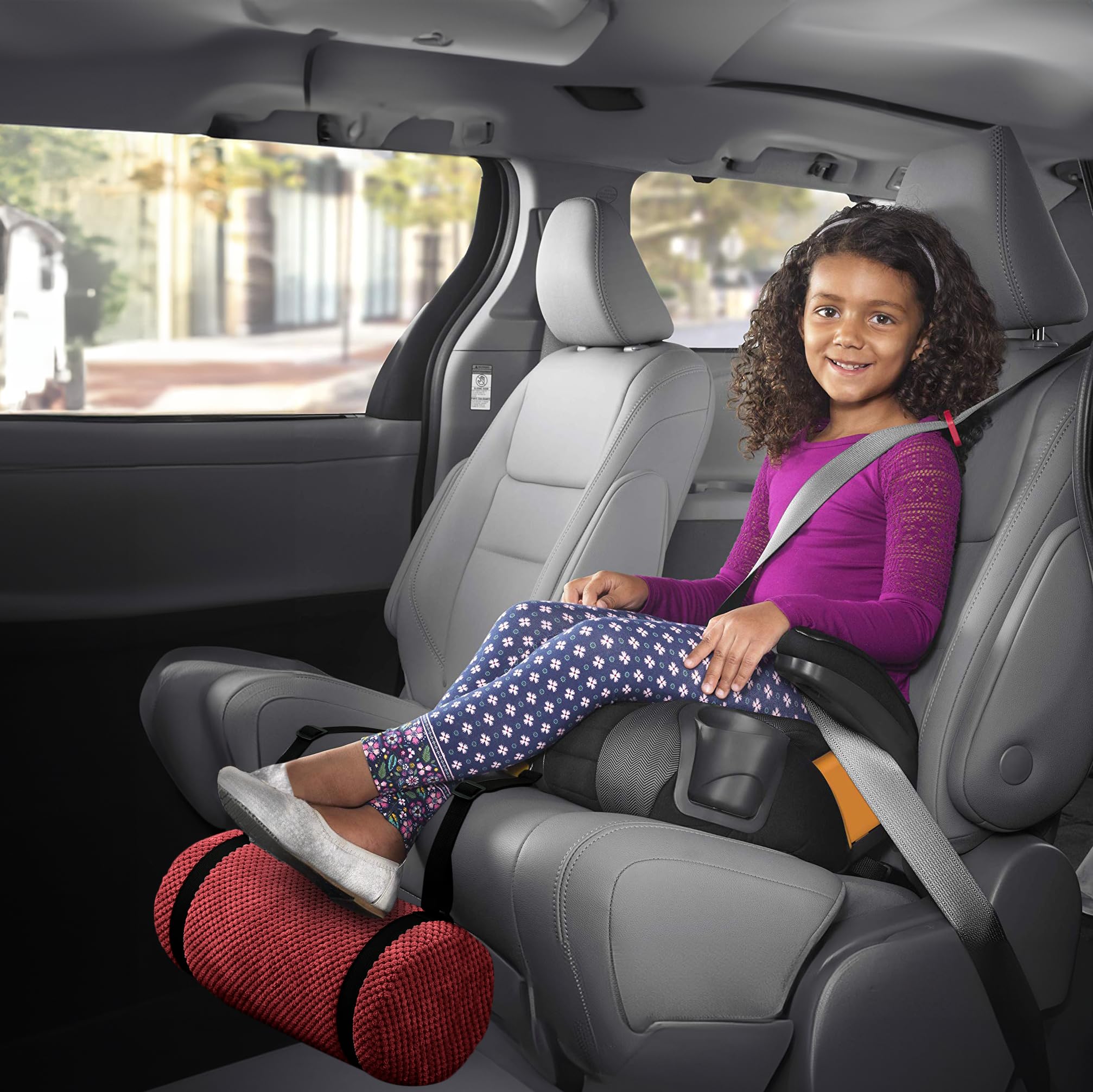 Swanoo plush cover foot rest delivers soft, cozy cushioning for long car rides.