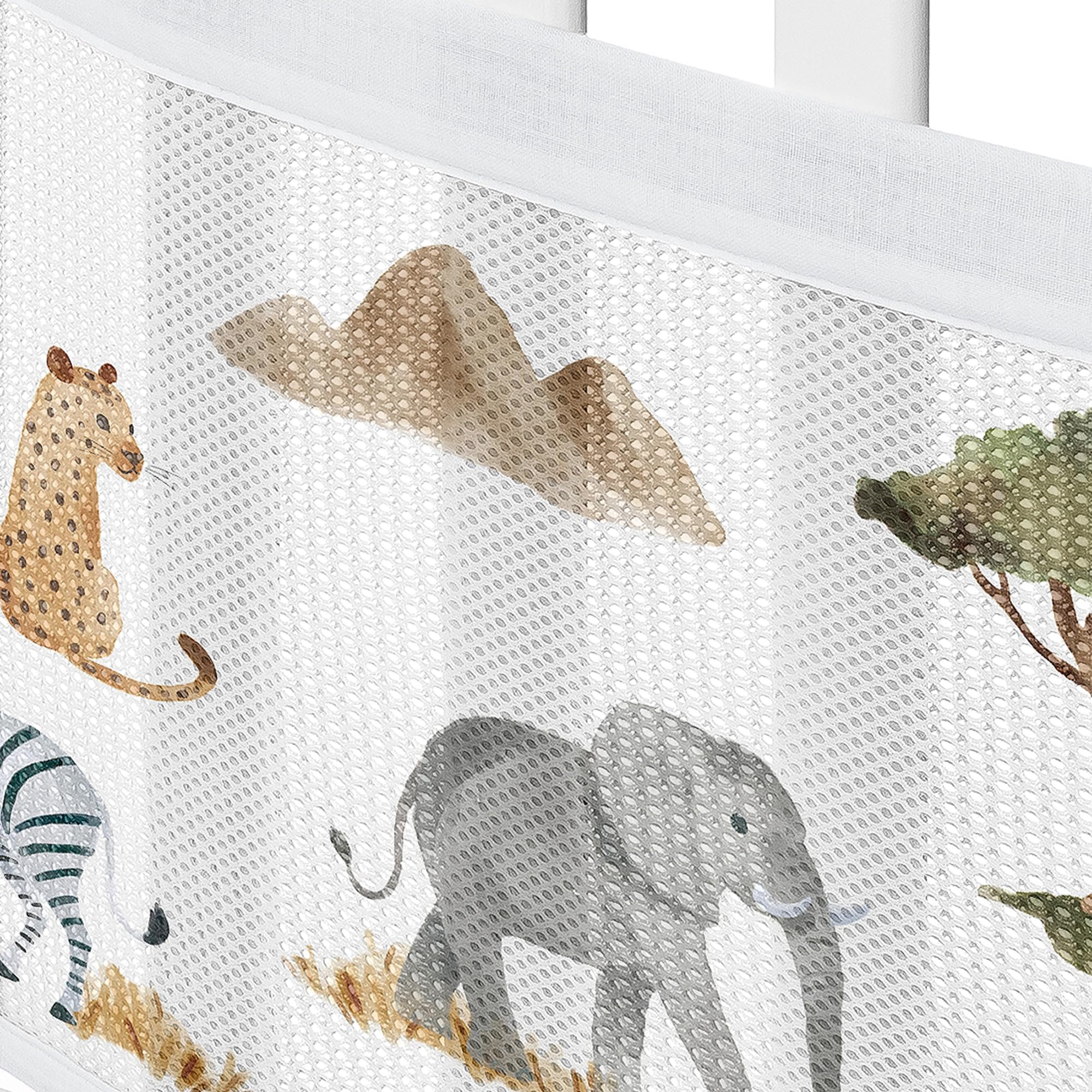 Sweet Jojo Designs BreathableBaby Jungle Animals long panel liner helps pacifiers stay within reach.
