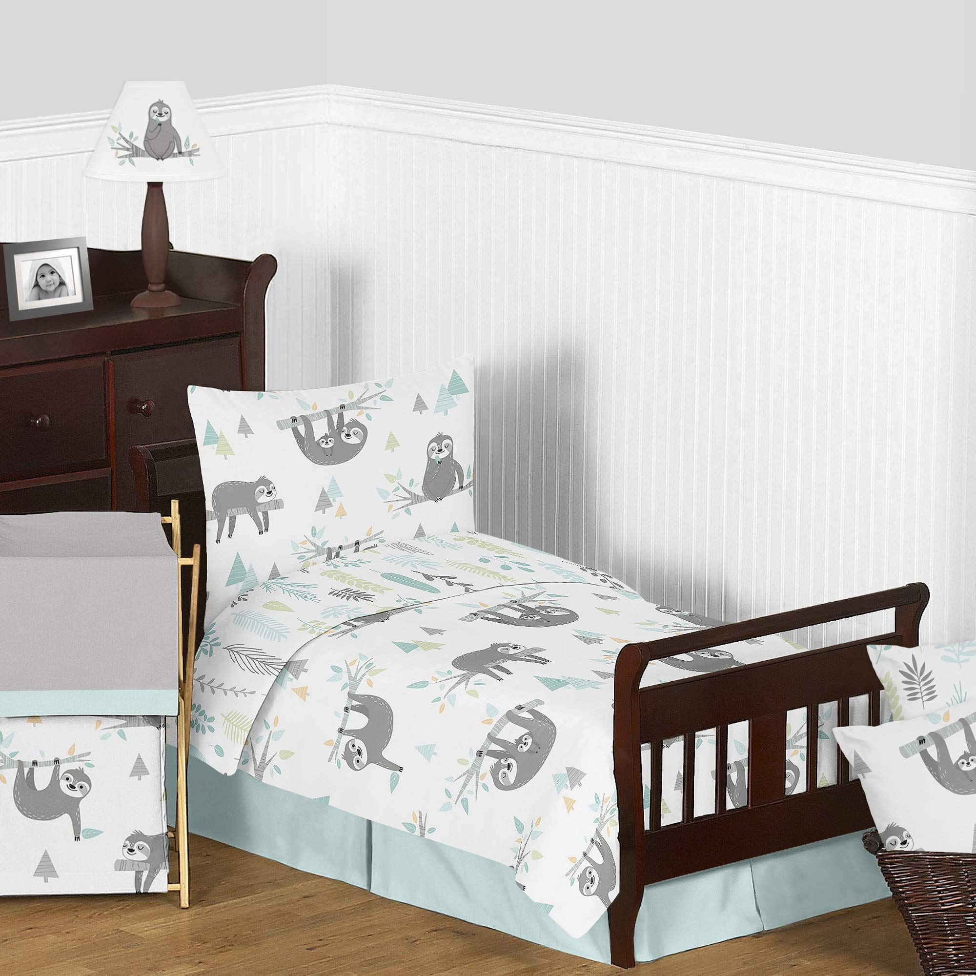 Sweet Jojo Designs fitted sheet with elastic bottom provides secure crib fit.