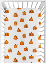 Sweet Jojo Designs Halloween pumpkins crib sheet in orange offers a soft, snug fit.