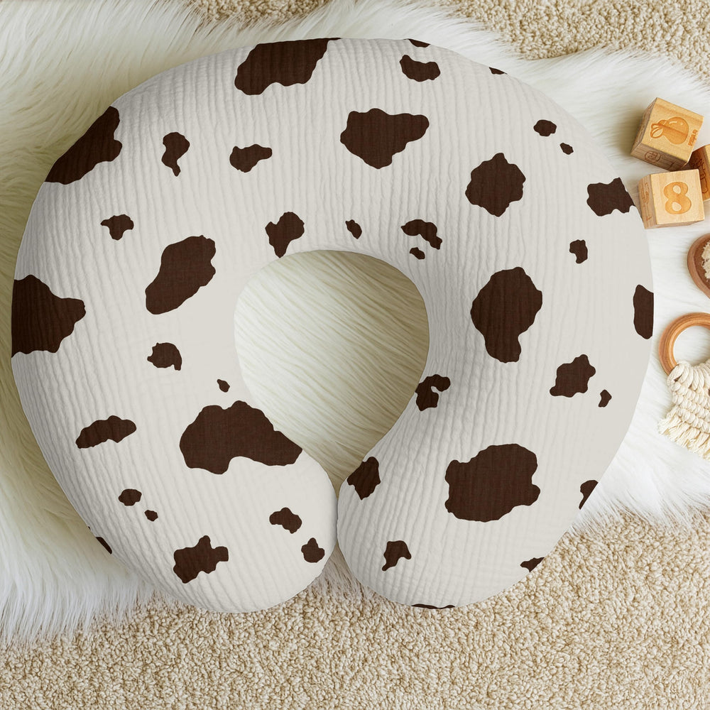 Sweet Jojo Designs cover features hidden zipper for secure pillow protection.