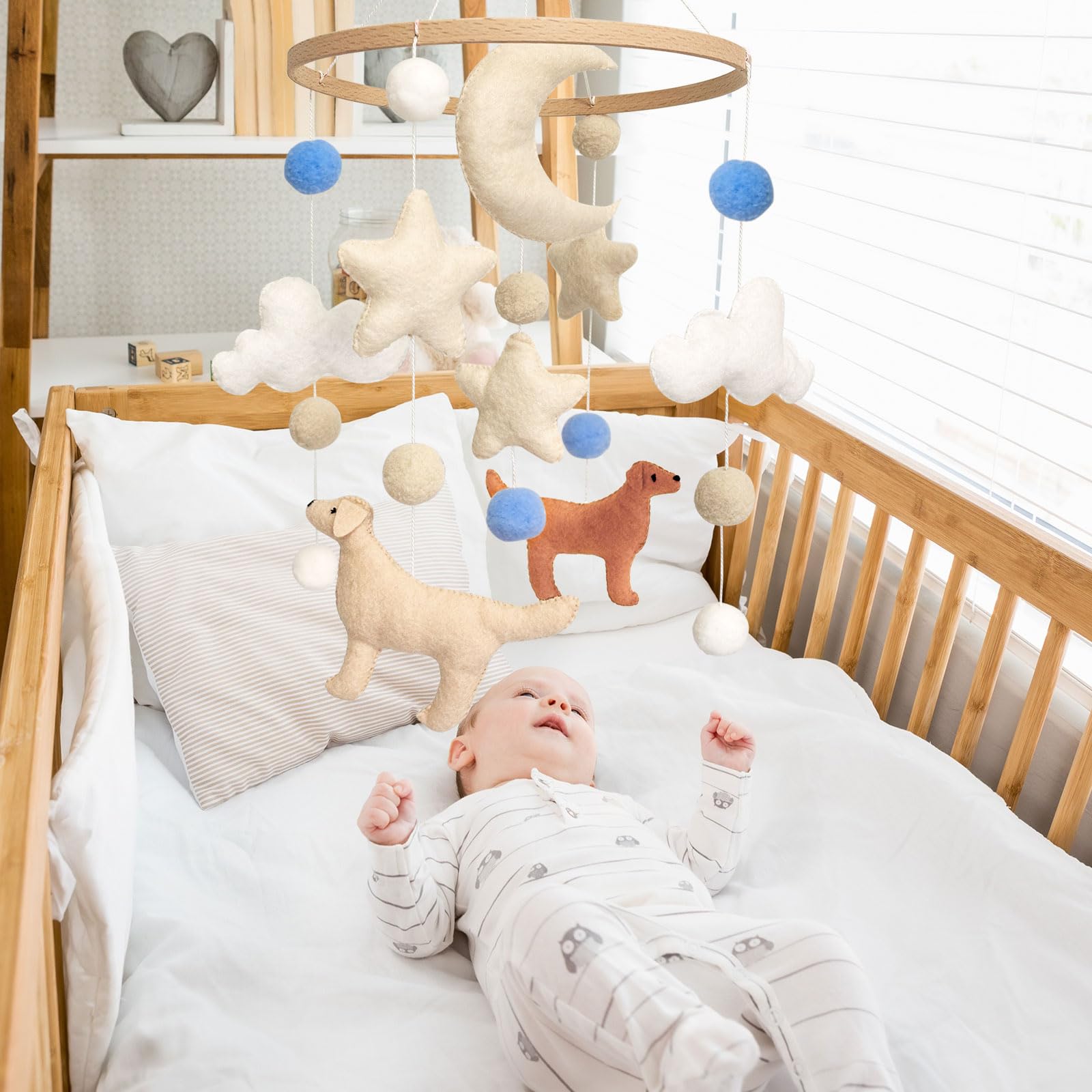 Sweety Baby dog mobile crib placement helps achieve the ideal viewing angle.