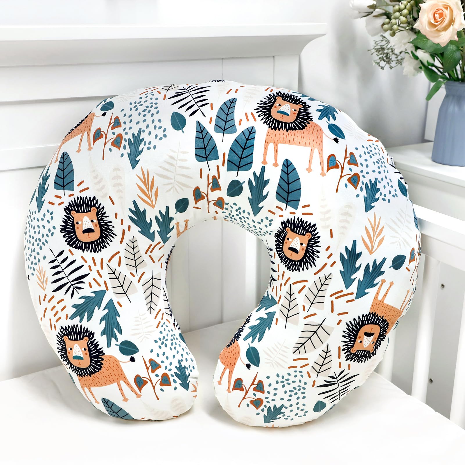 SWESEN concealed-zip nursing cover enables easy on/off and quick cleaning.