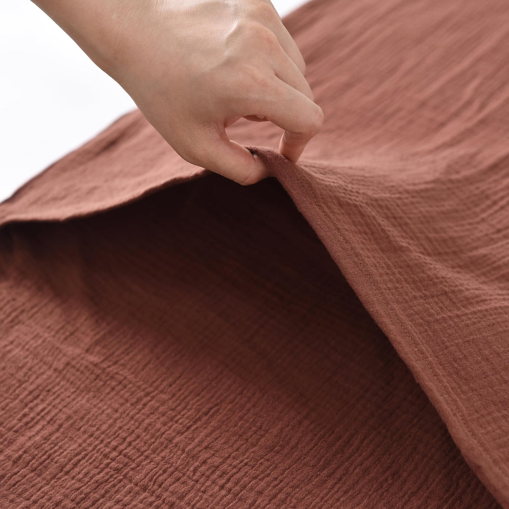 Tado Muslin cover universal fit fits most loungers securely.