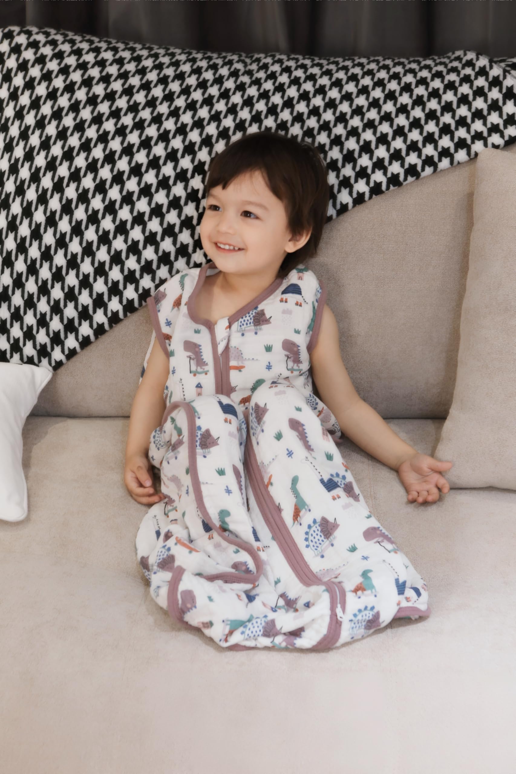 TADO MUSLIN four-layer muslin construction shows softness and durability.