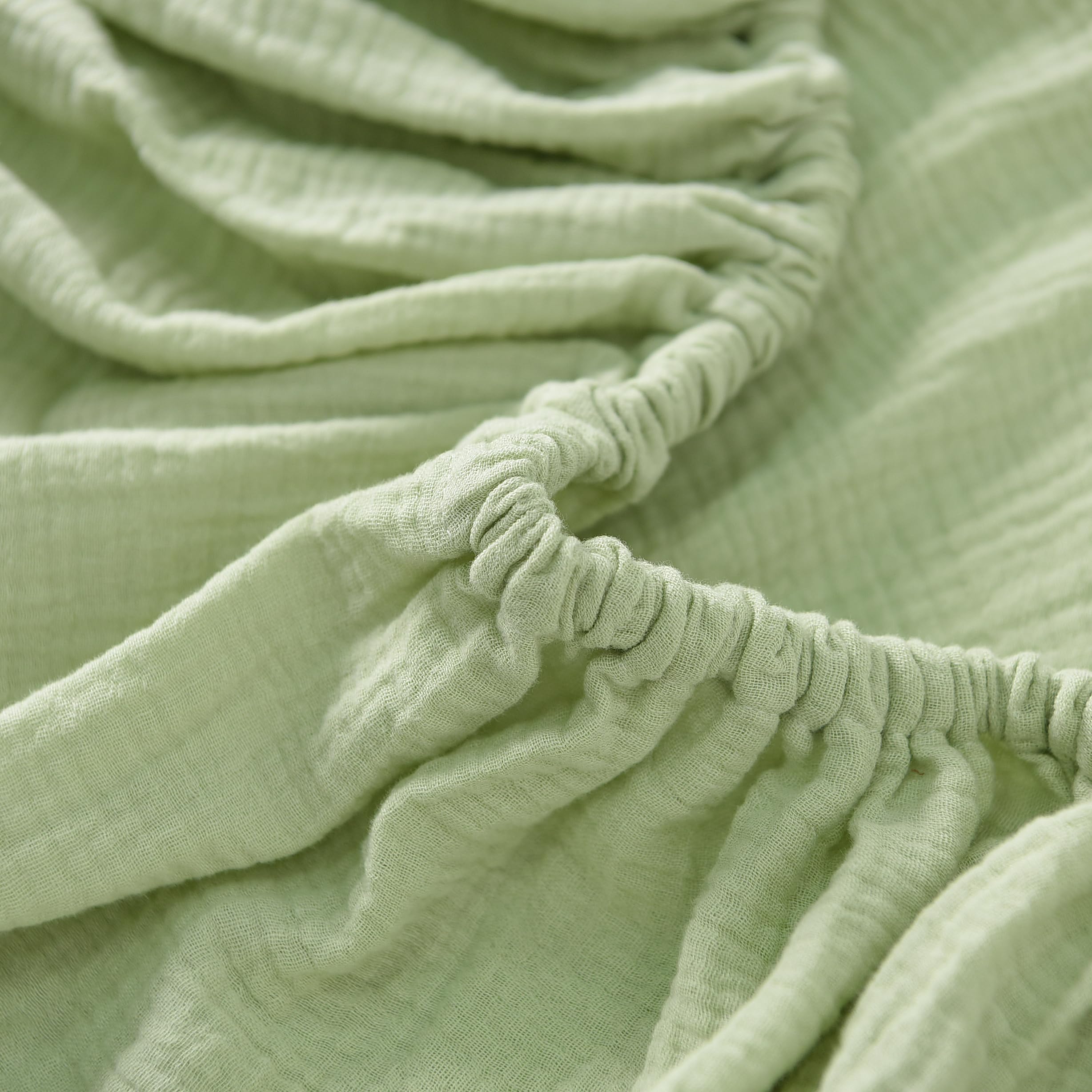 TADO MUSLIN gender-neutral leaves design for any nursery