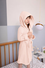 Tado Muslin organic cotton bathrobe texture close-up, breathable and gentle on skin
