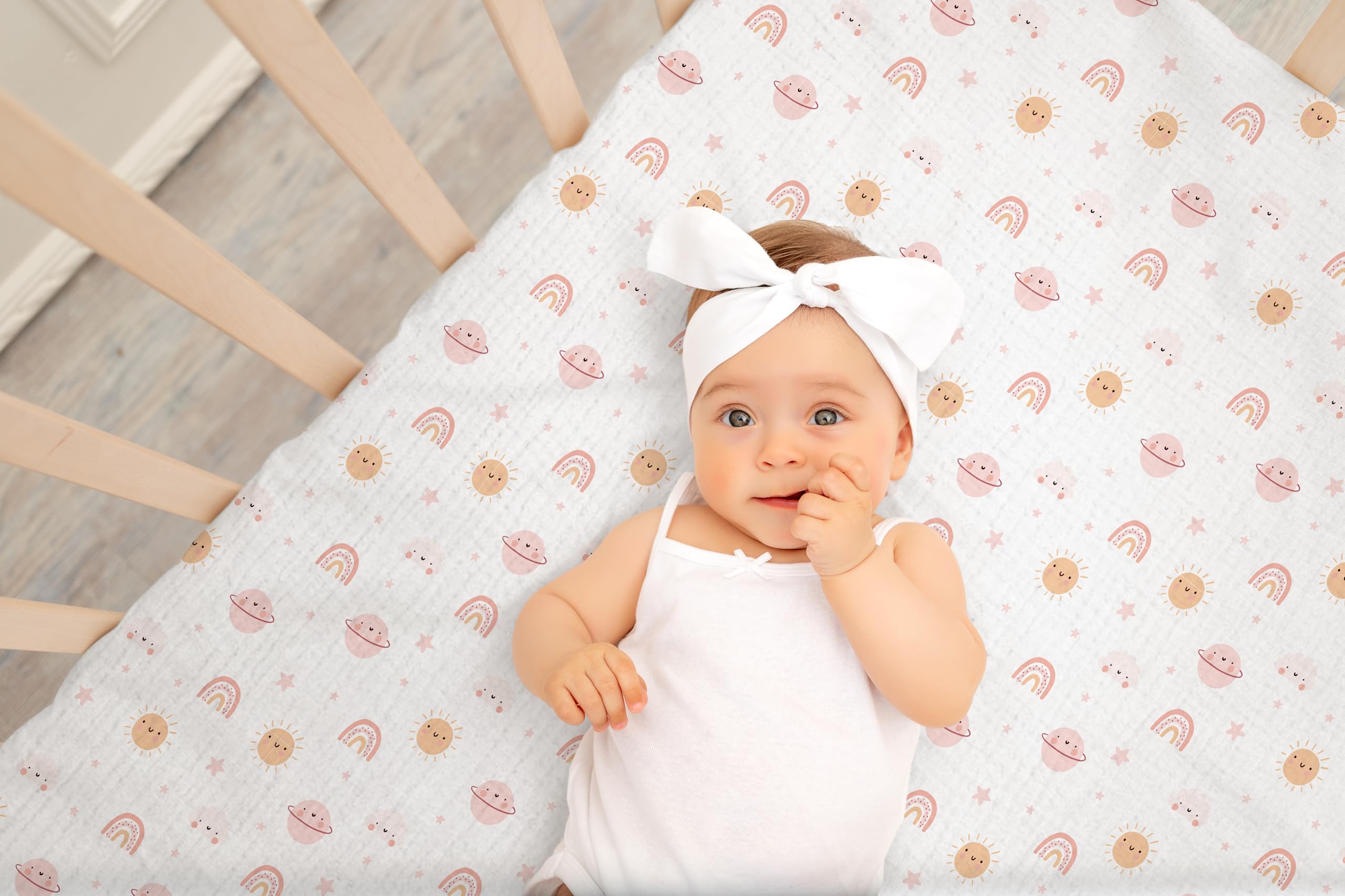 TADO MUSLIN 360-elastic secure-fit close view keeps sheet snug on standard cribs.