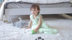 Bear-design close-up on TADO MUSLIN sleep sack, adding comforting bedtime appeal.