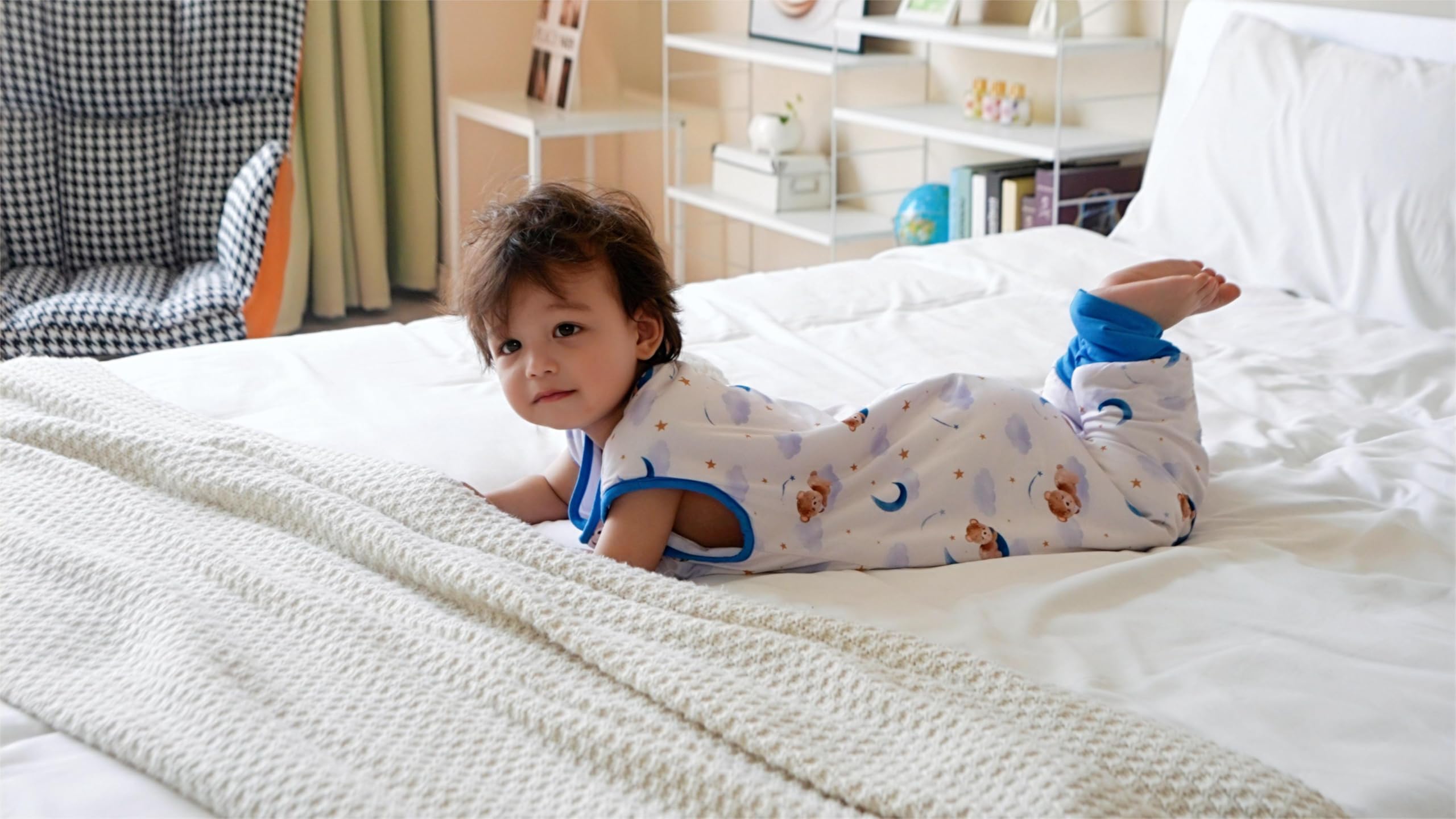 TADO MUSLIN sleep sack walker-friendly design with separate legs and foot covers.