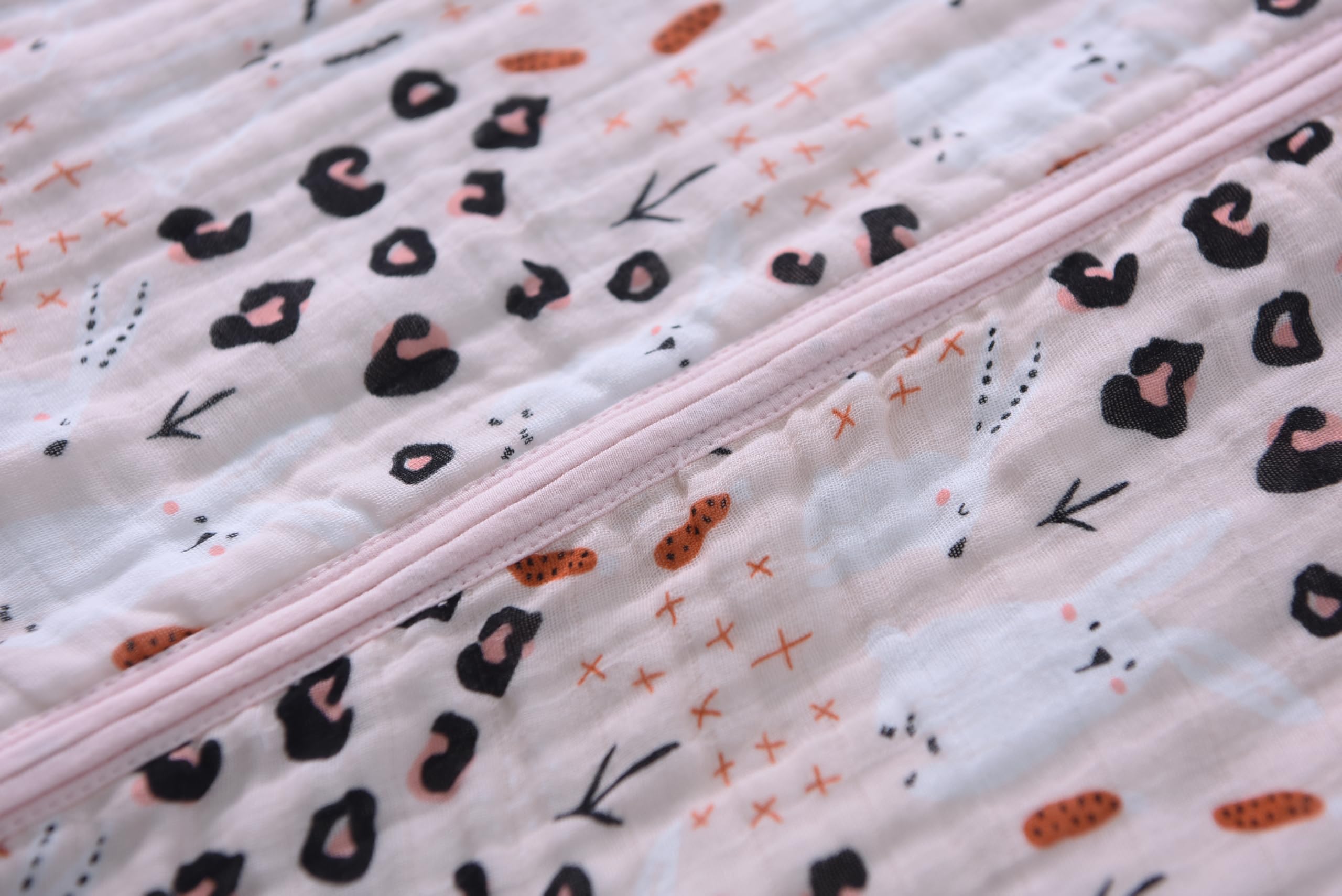 TADO MUSLIN safety chin tab protects delicate skin during use.