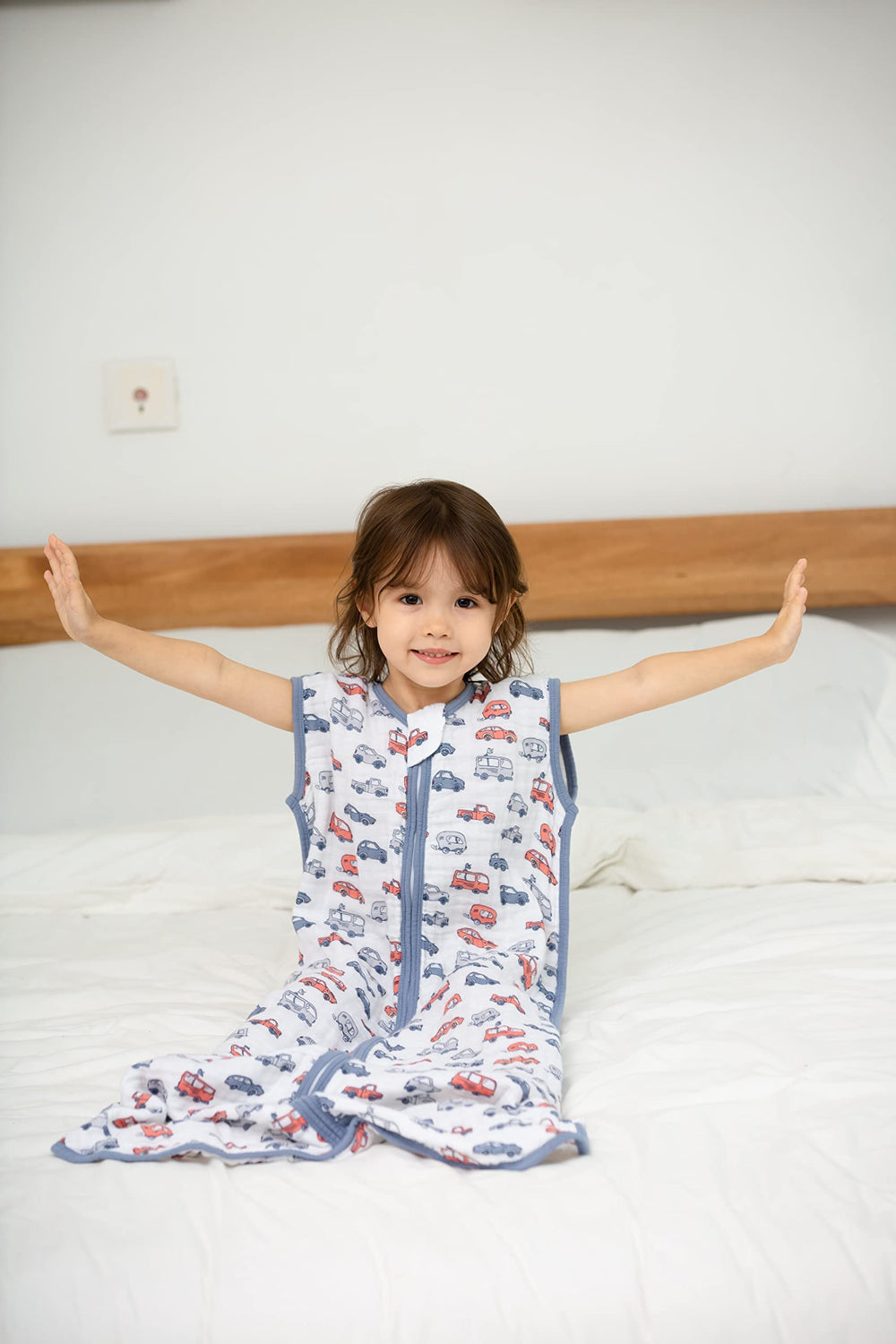 TADO MUSLIN Sleep Sack zipper detail enables easy dressing and diaper changes.