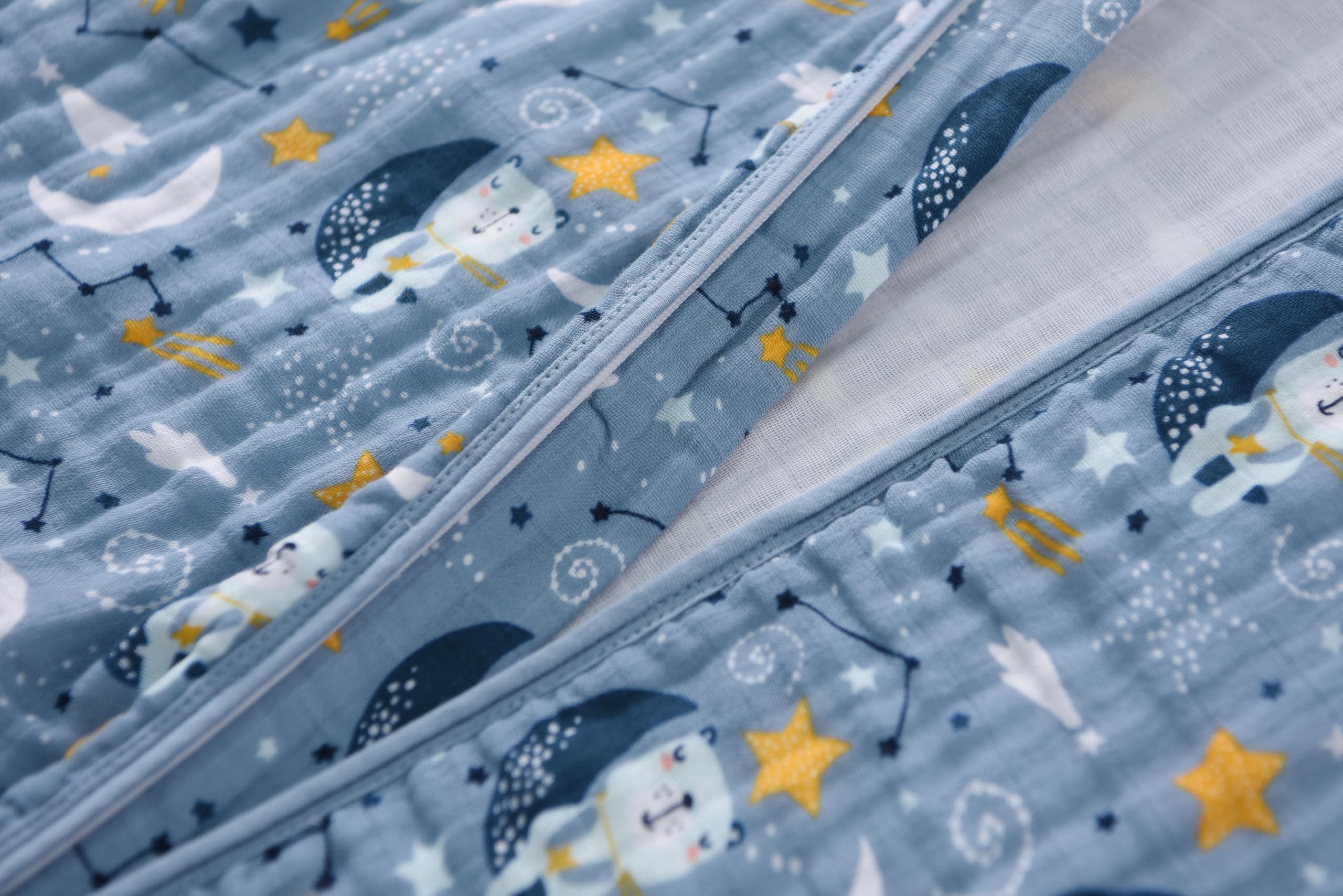 TADO MUSLIN sleeveless design helps prevent overheating during sleep.