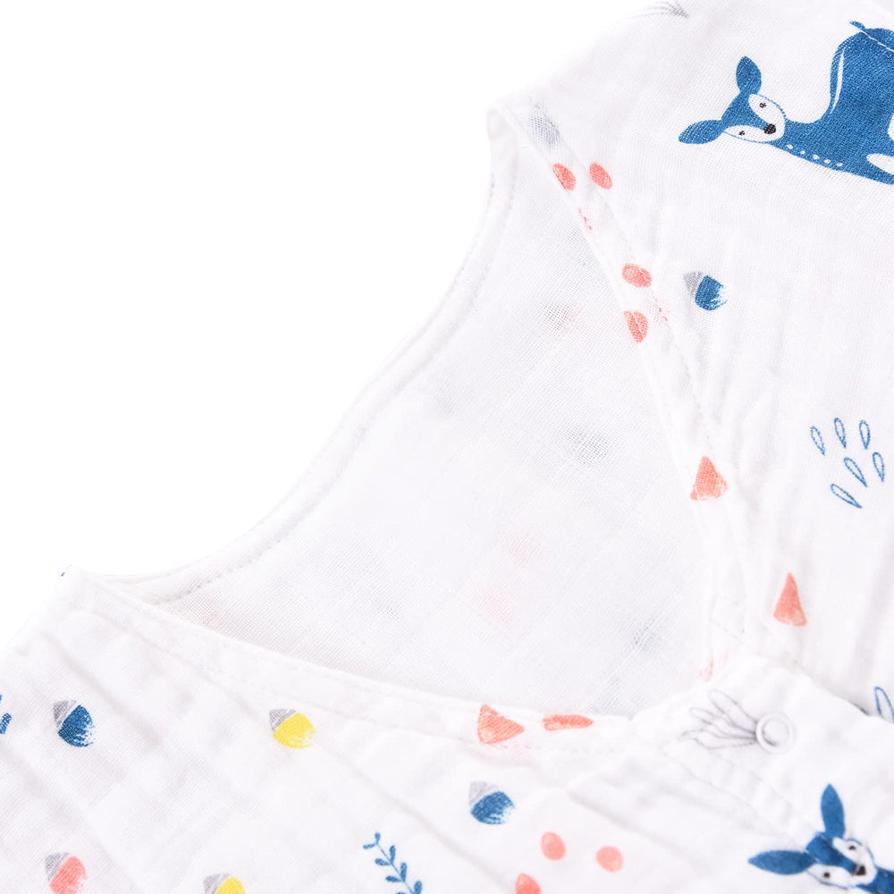 TADO MUSLIN size 2T–4T label indicating roomy, grow-with-you fit