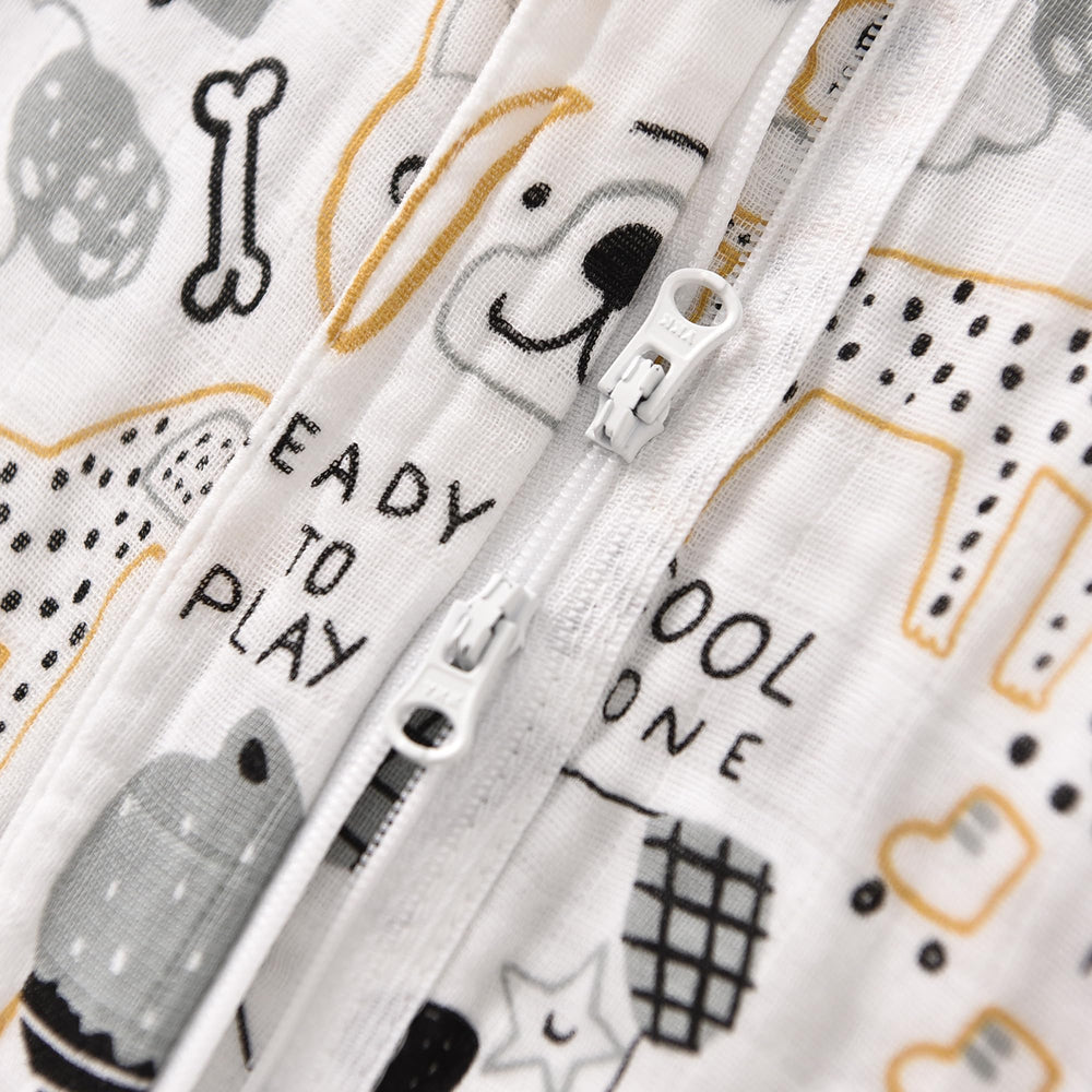 TADO MUSLIN two-way YKK zipper enables easy top and bottom access.