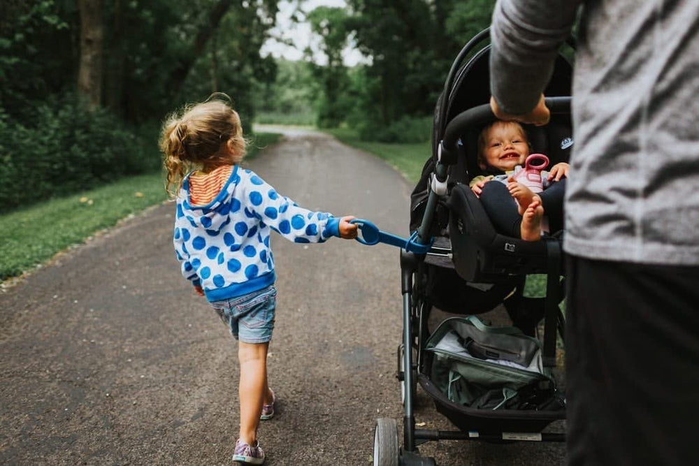 TagalongKids tagalong-backpack-attachment attaches to backpacks for hands-free close proximity
