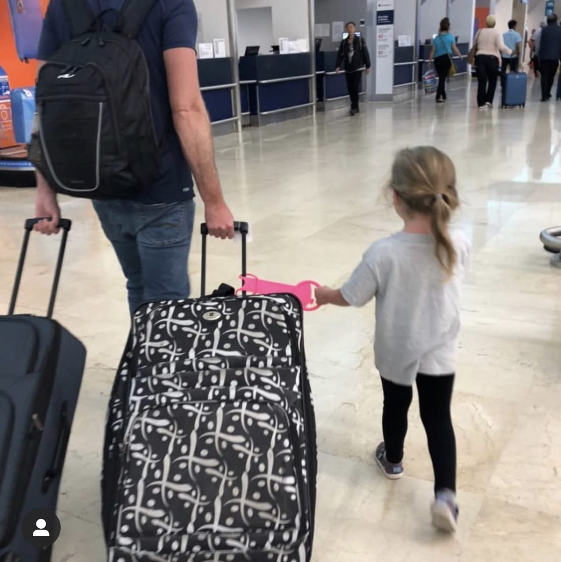 TagalongKids tagalong-luggage-handle-attachment keeps little travelers near while passing through terminals