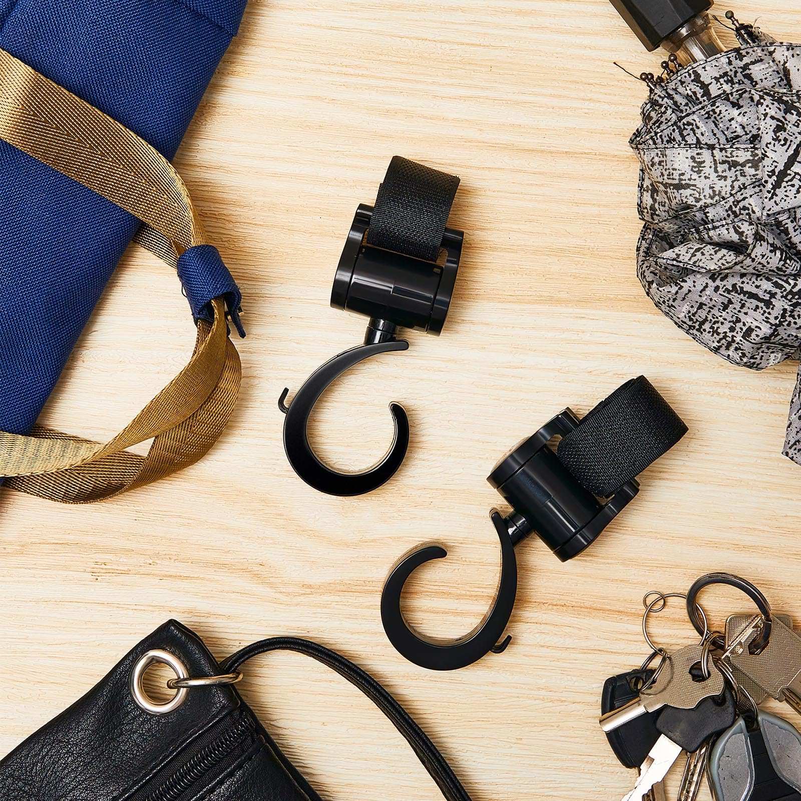 Taiyin back-seat hook organizes purses and toys during car rides