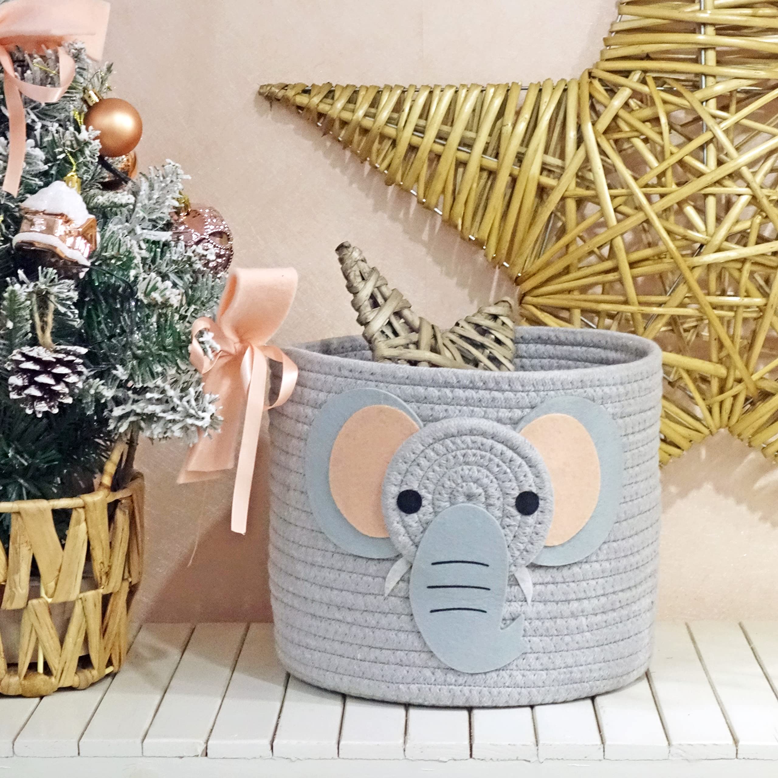 T&T Homewares foldable rope basket fits on shelves and desks