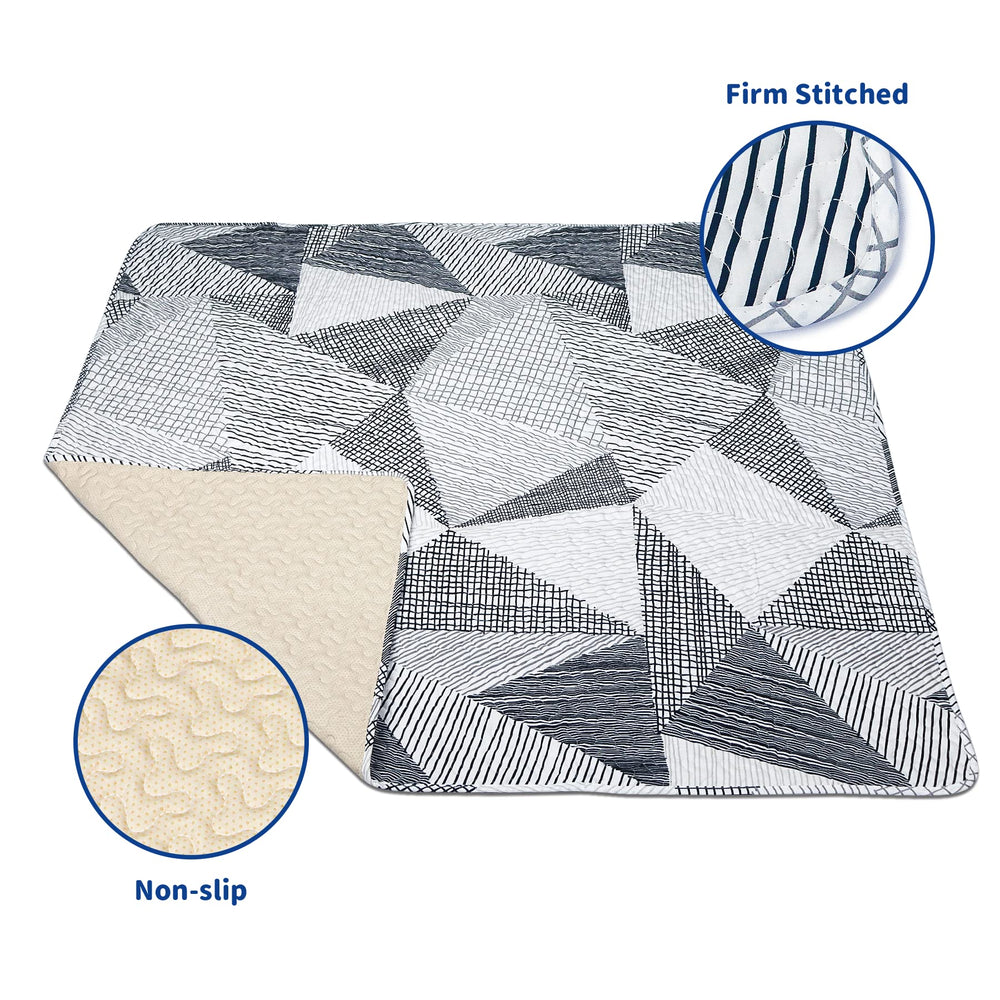 TANOSHII multiuse crawling mat doubles as a travel companion