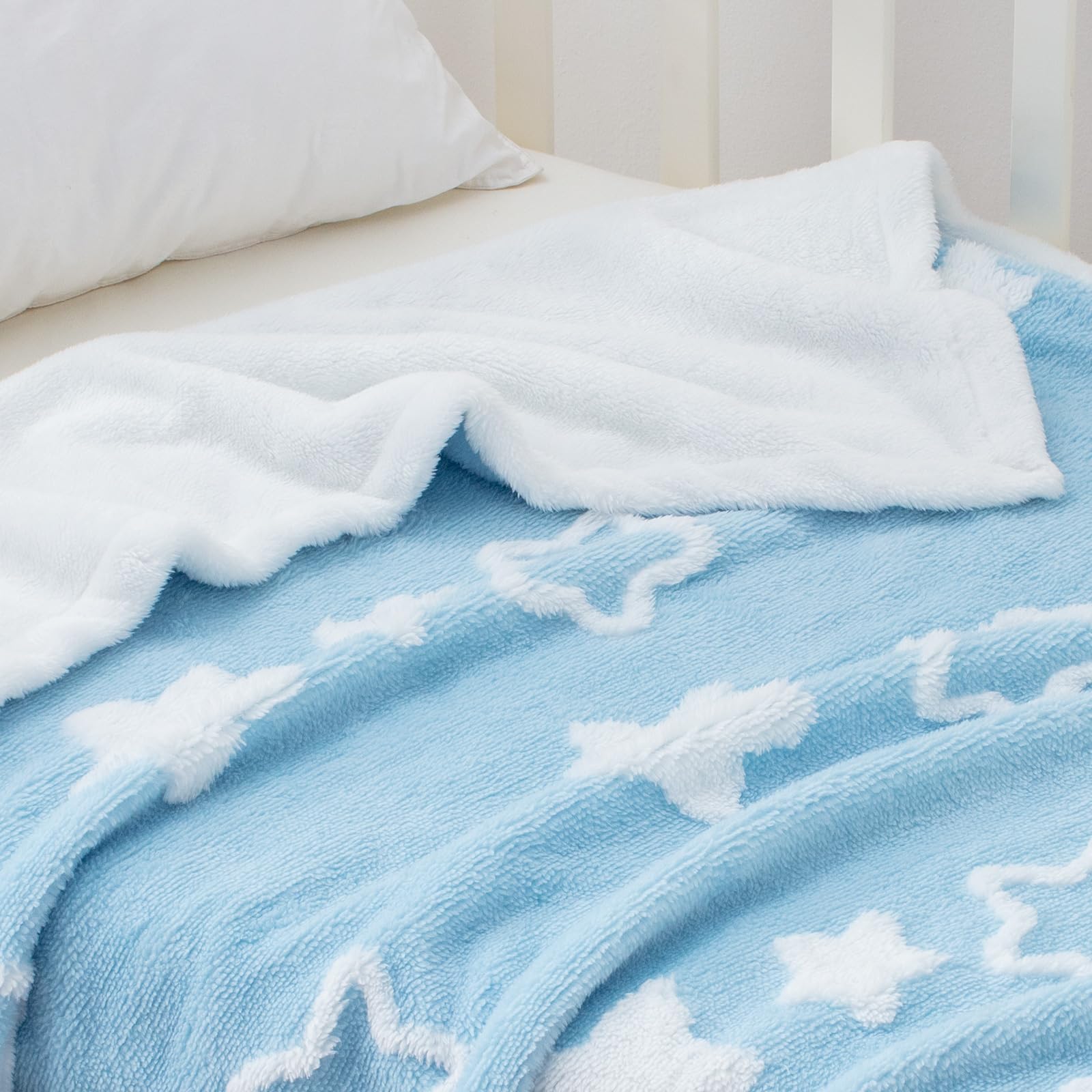 TCOYIWL star-pattern blanket adds a charming nursery decor touch
