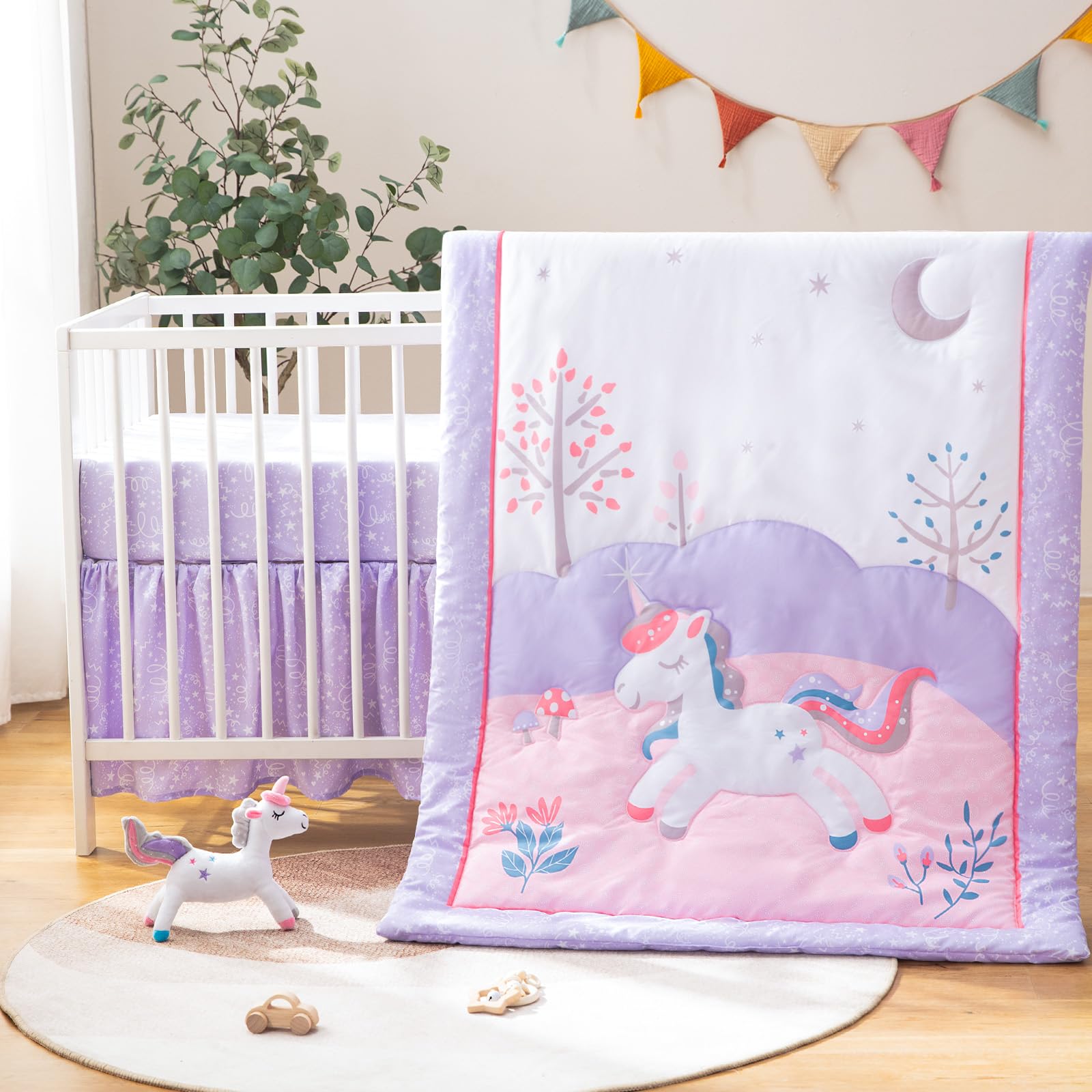TCOYIWL crib bedding quilt with unicorn and giraffe motifs for cozy naps