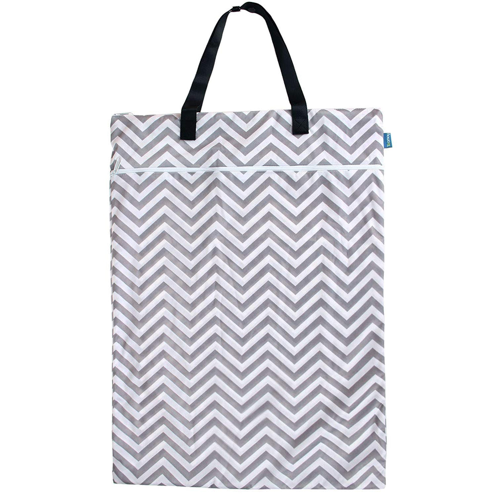 Teamoy wet dry bag for cloth diapers keeps moisture contained.