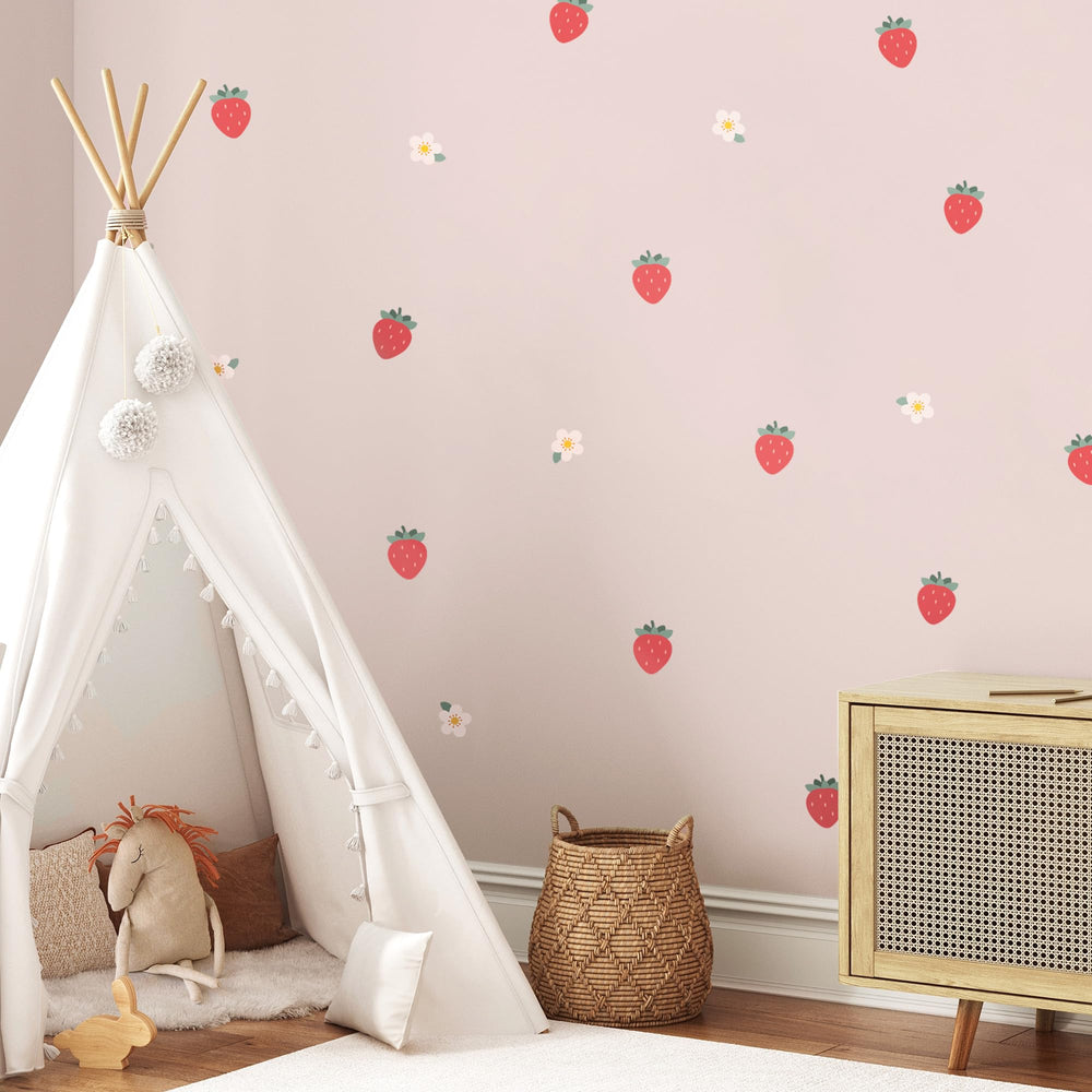 Teddylabels versatile layout options let you create berry-garden scenes anywhere.