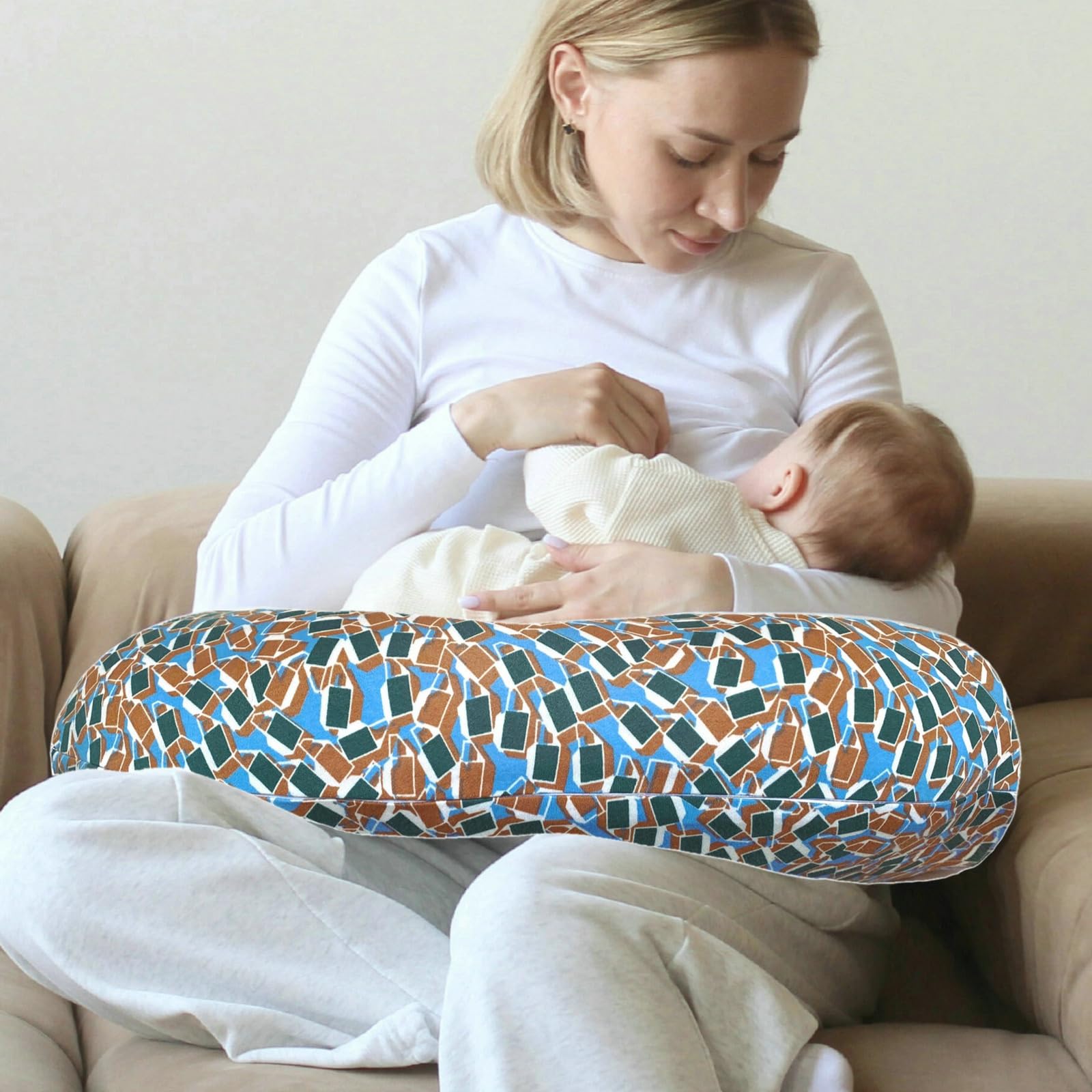 Teleamica one-size-fits-most nursing pillow cover offers snug, secure fit.