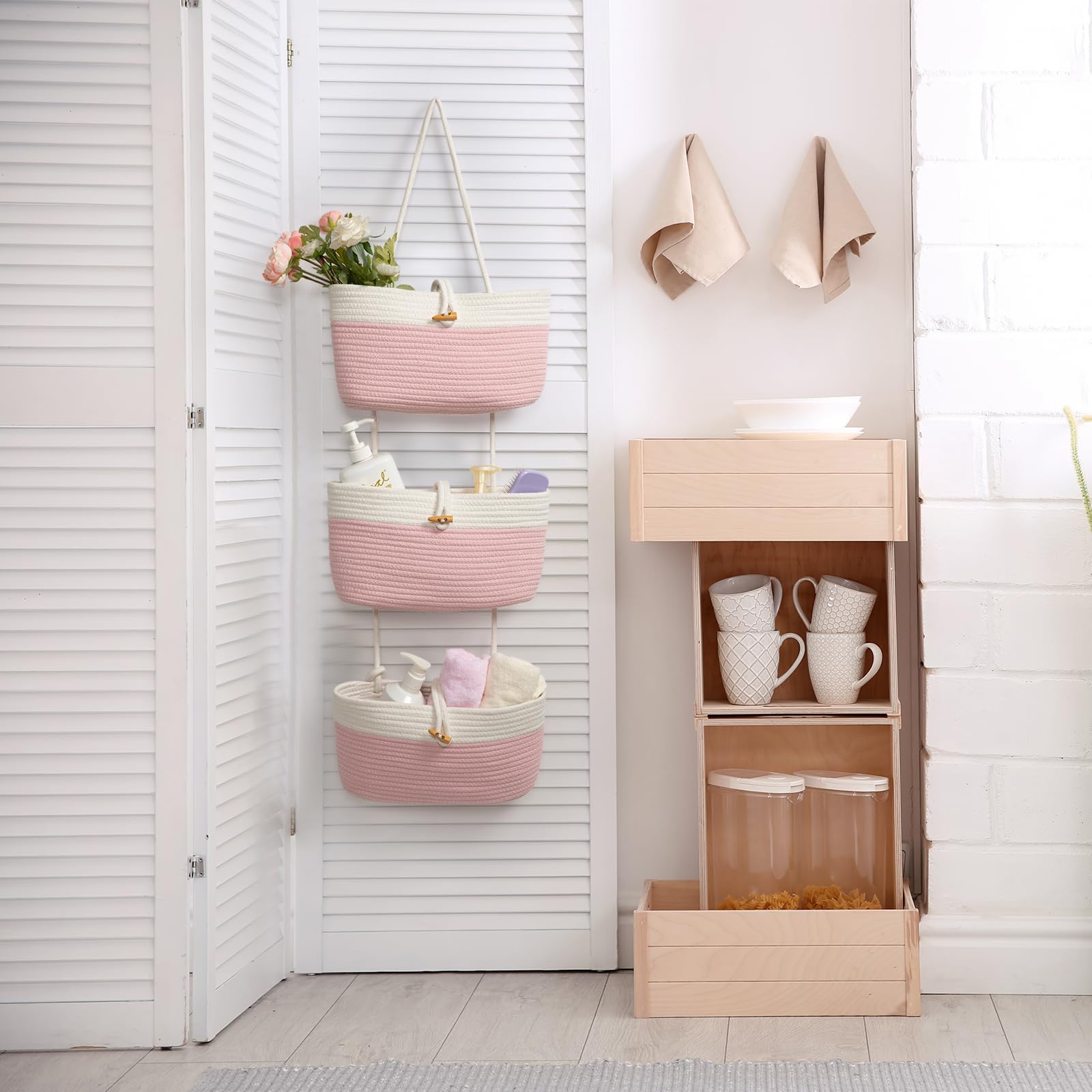 TeoKJ door hook setup demonstrates quick installation