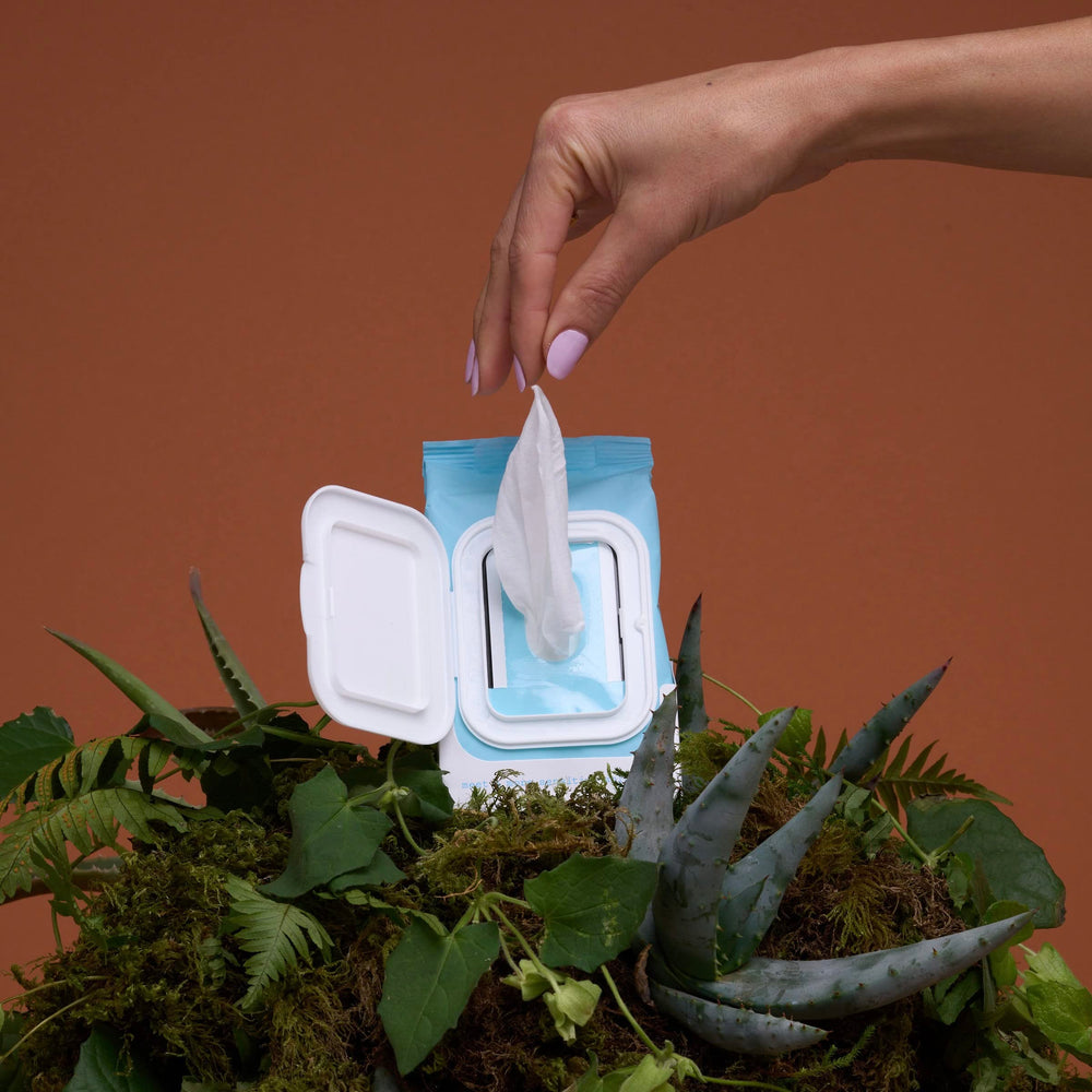The Honey Pot Sensitive Wipes clinical and gynecologist testing labels visible.