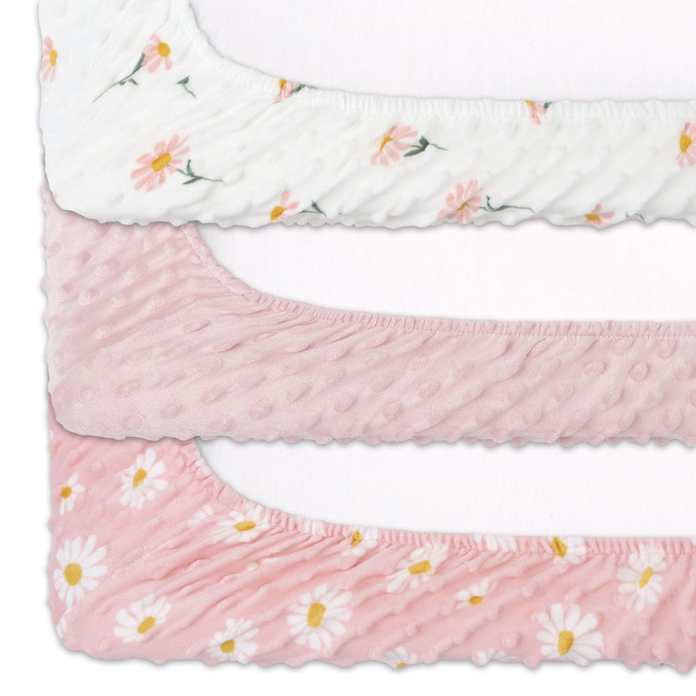 The Peanutshell elastic bottom band keeps covers in place during changes.