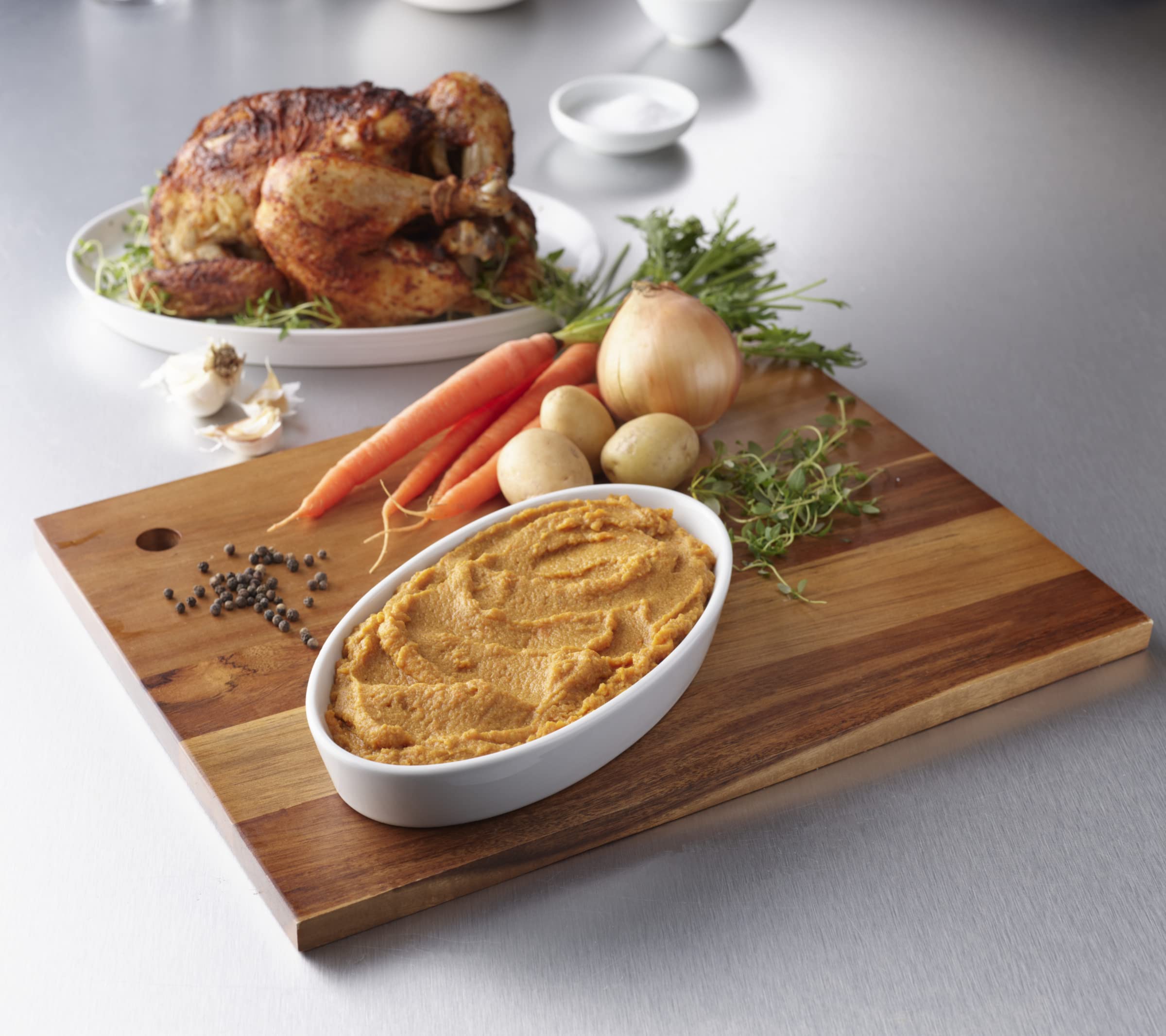 7 oz tray displaying chicken, potatoes, and carrots puree with balanced nutrition