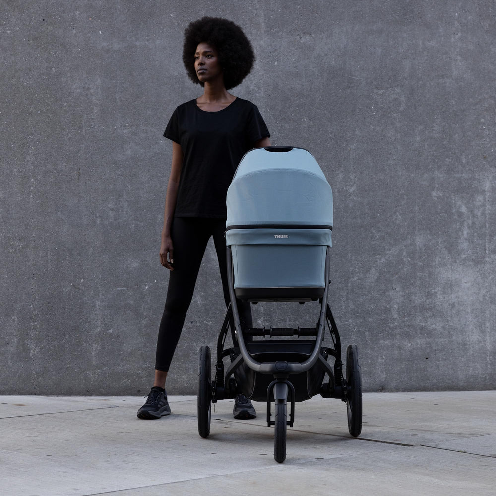 Thule Bassinet Soft Beige compatibility with Urban Glide 3/4 models for flexible travel.