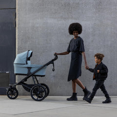 Thule Urban Glide 3 upright seat with adjustable recline for versatile comfort.
