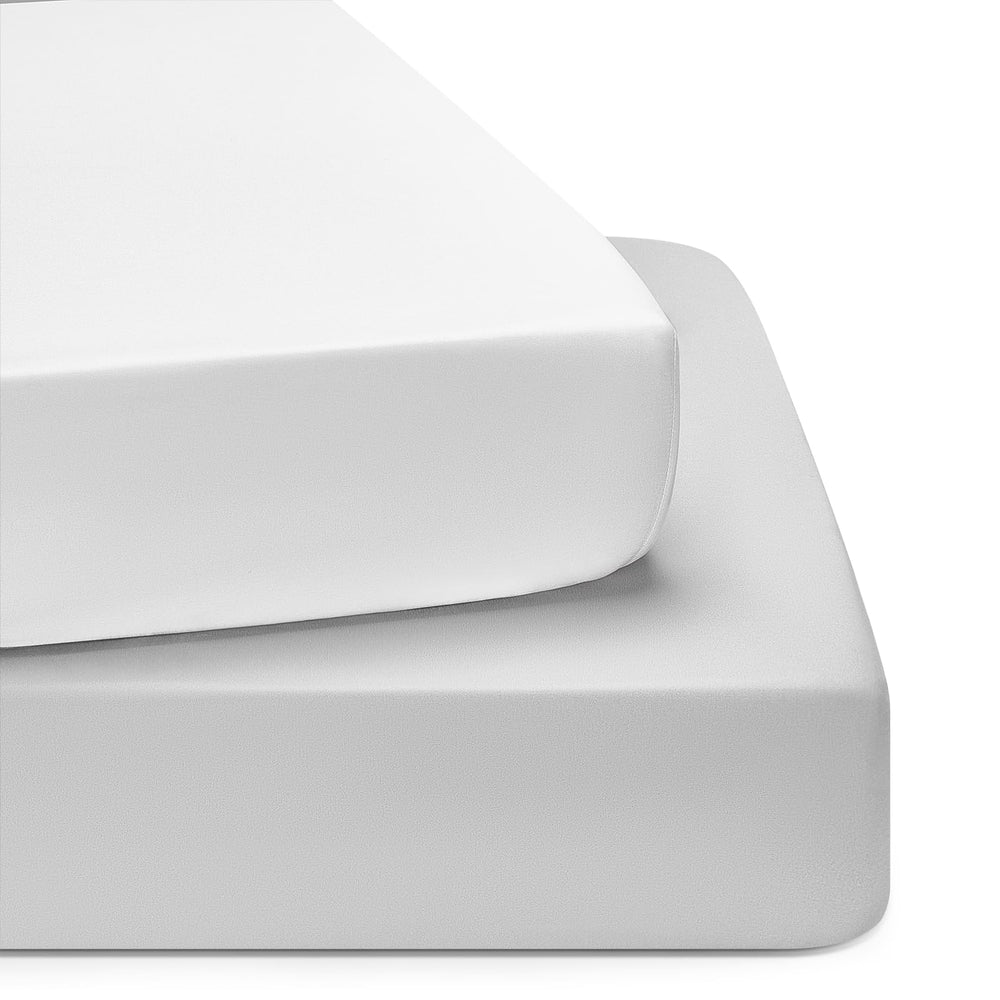 TILLYOU crib sheets in white and gray with a snug fit for standard cribs.