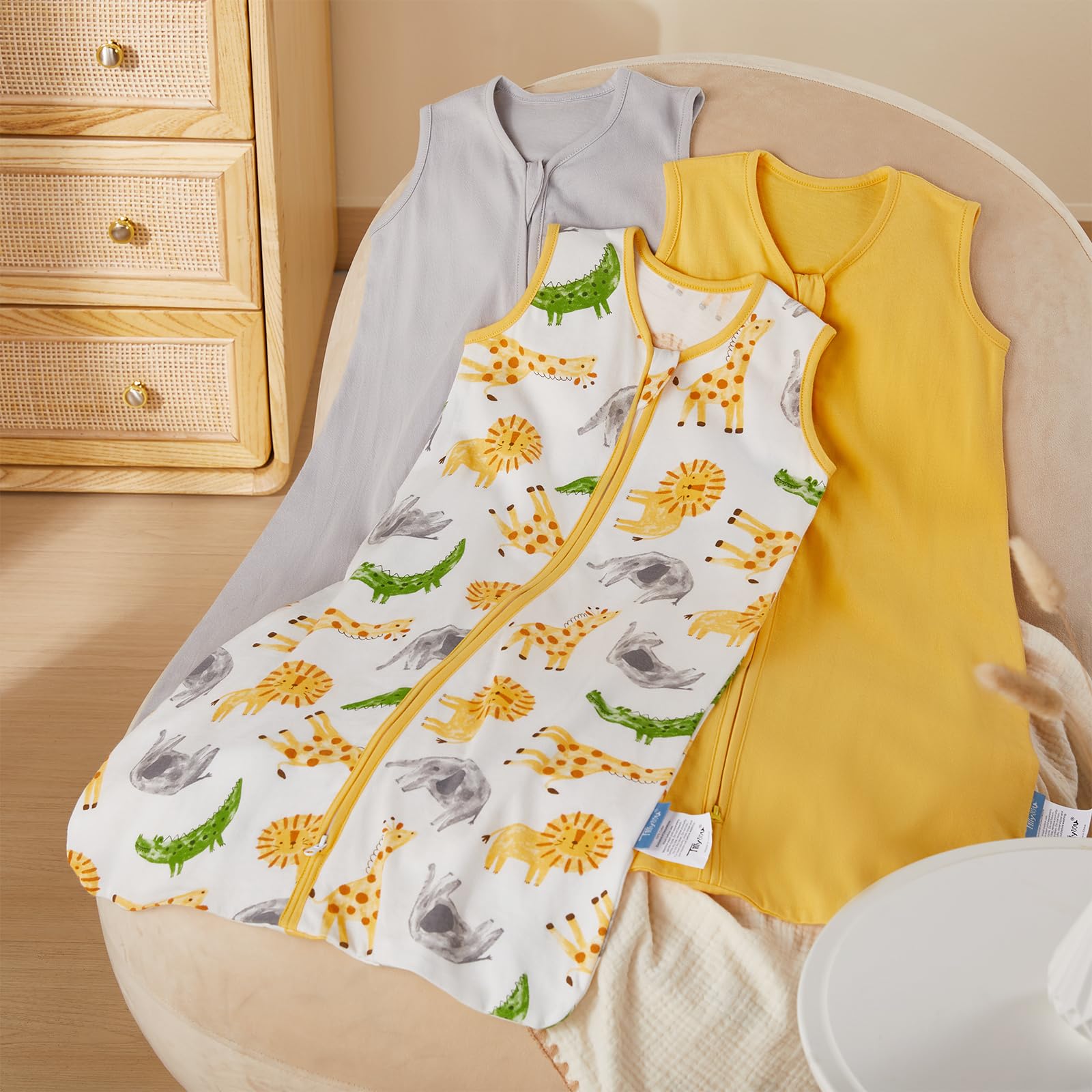 TILLYOU baby sleep sack with two-way zipper eases nighttime diaper changes.