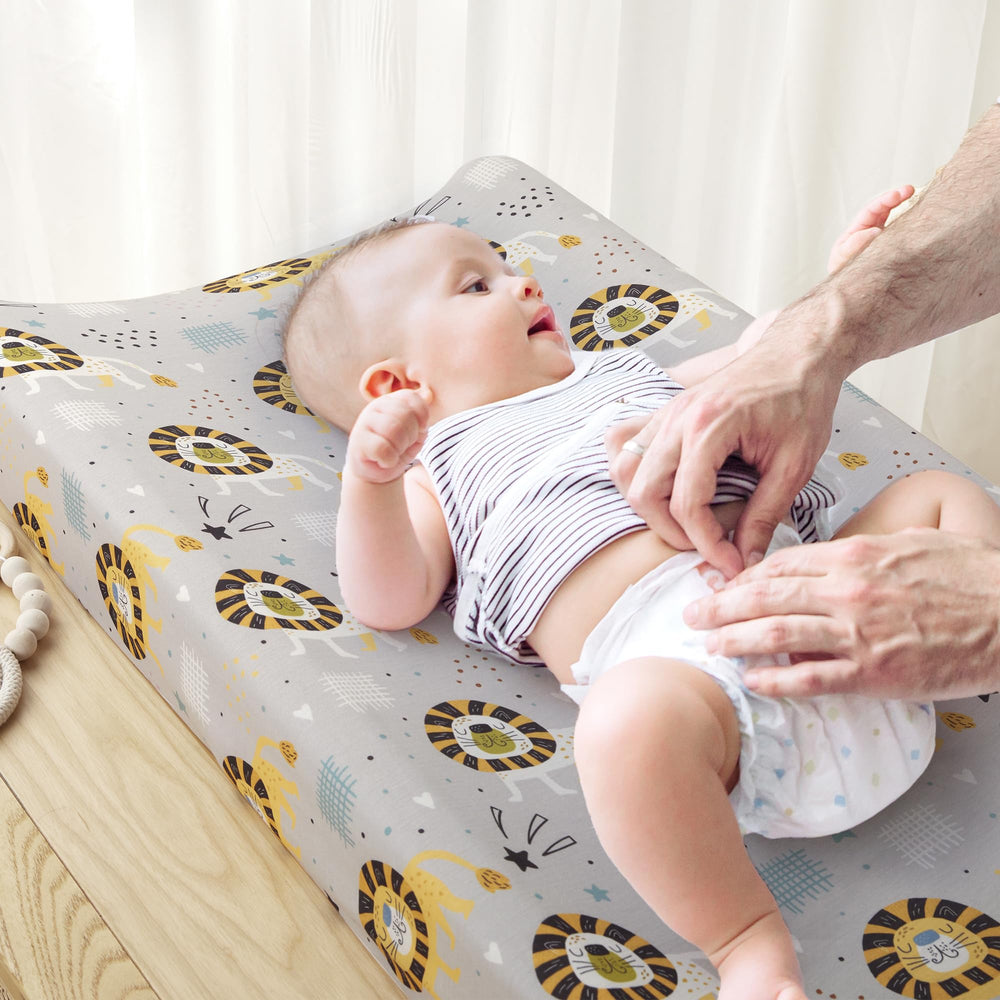 TILLYOU changing pad cover is machine washable for easy care.