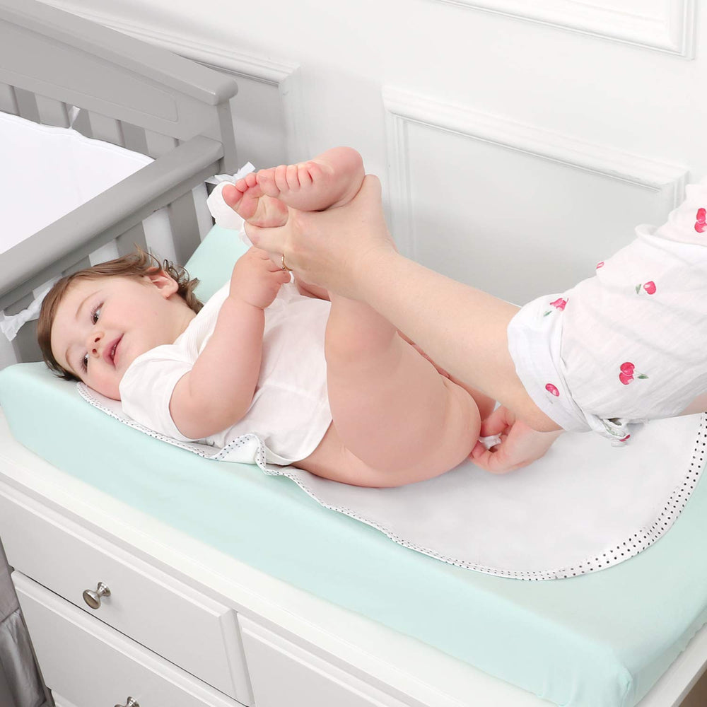 TILLYOU cotton-flannel-surface liner cushions baby's skin during diaper changes.