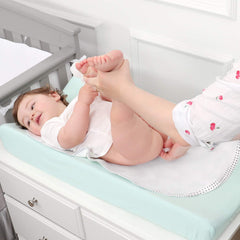 TILLYOU cotton-flannel-surface liner cushions baby's skin during diaper changes.