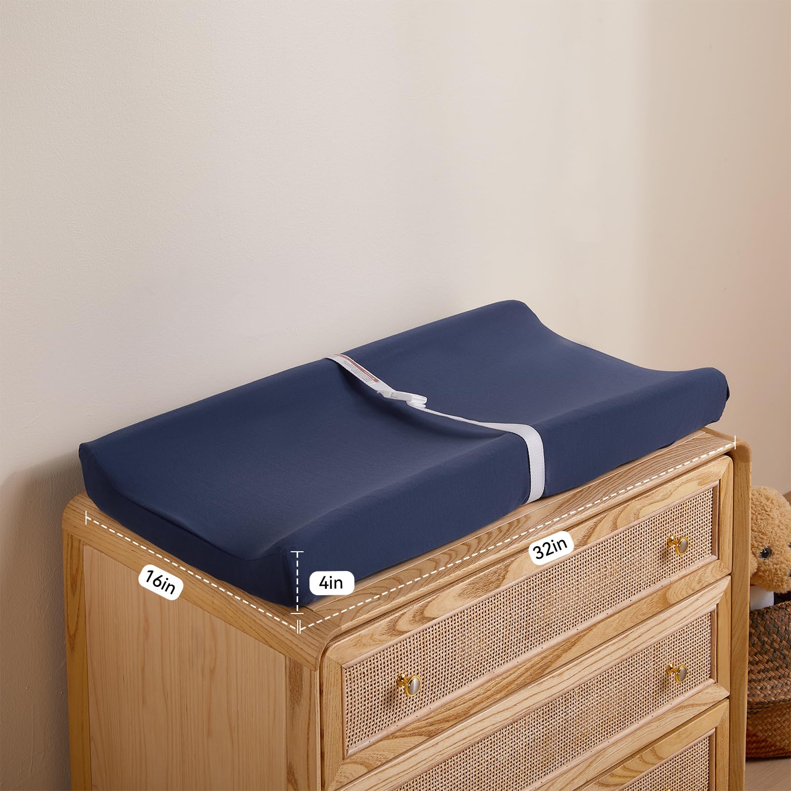 TILLYOU durable jersey-knit fabric feels soft and breathable.