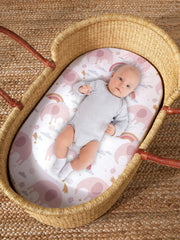 TILLYOU loop-elastic bassinet sheet is easy to install and stays in place.