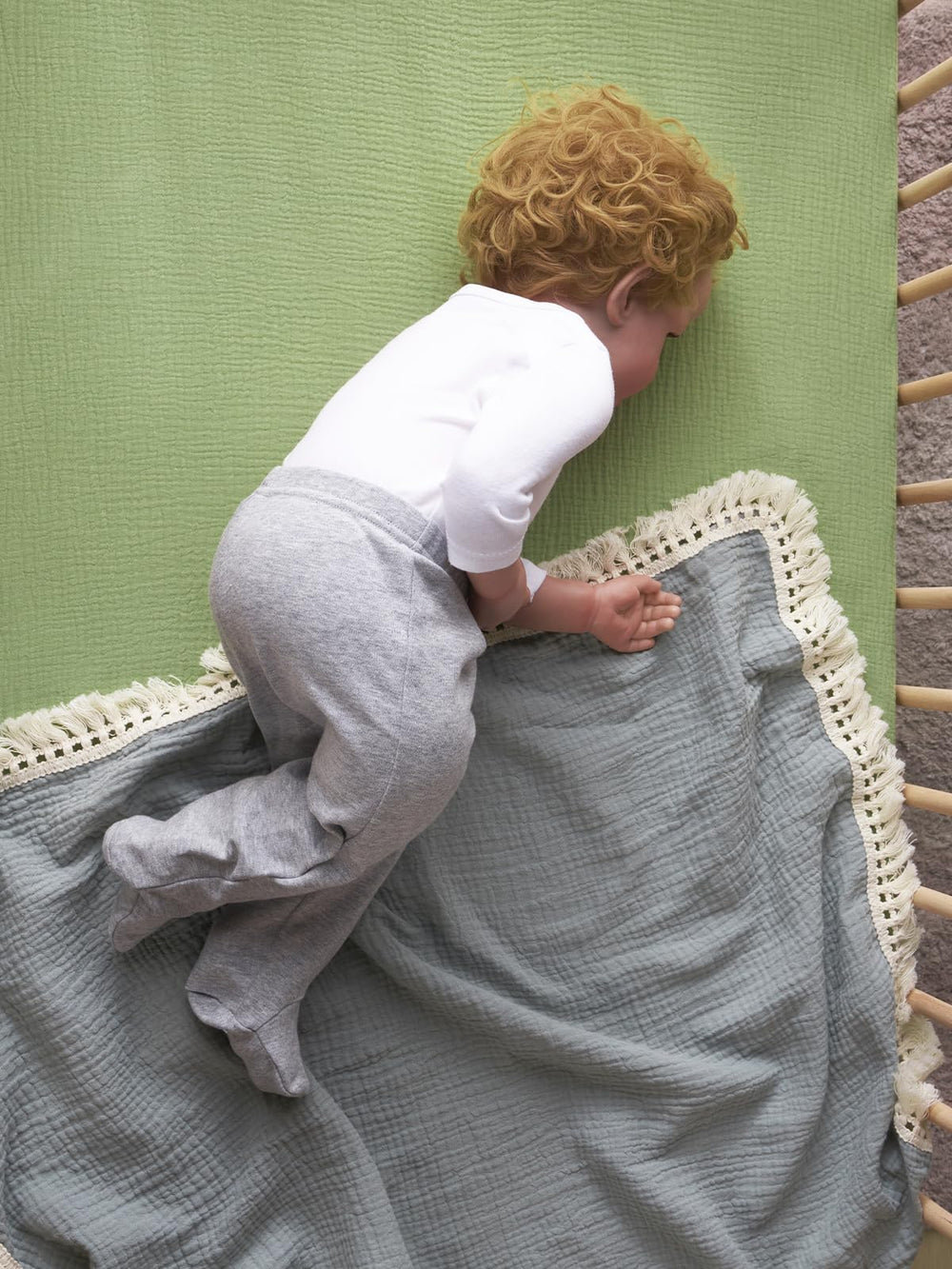 TILLYOU muslin texture close-up highlights breathable, skin-friendly cotton