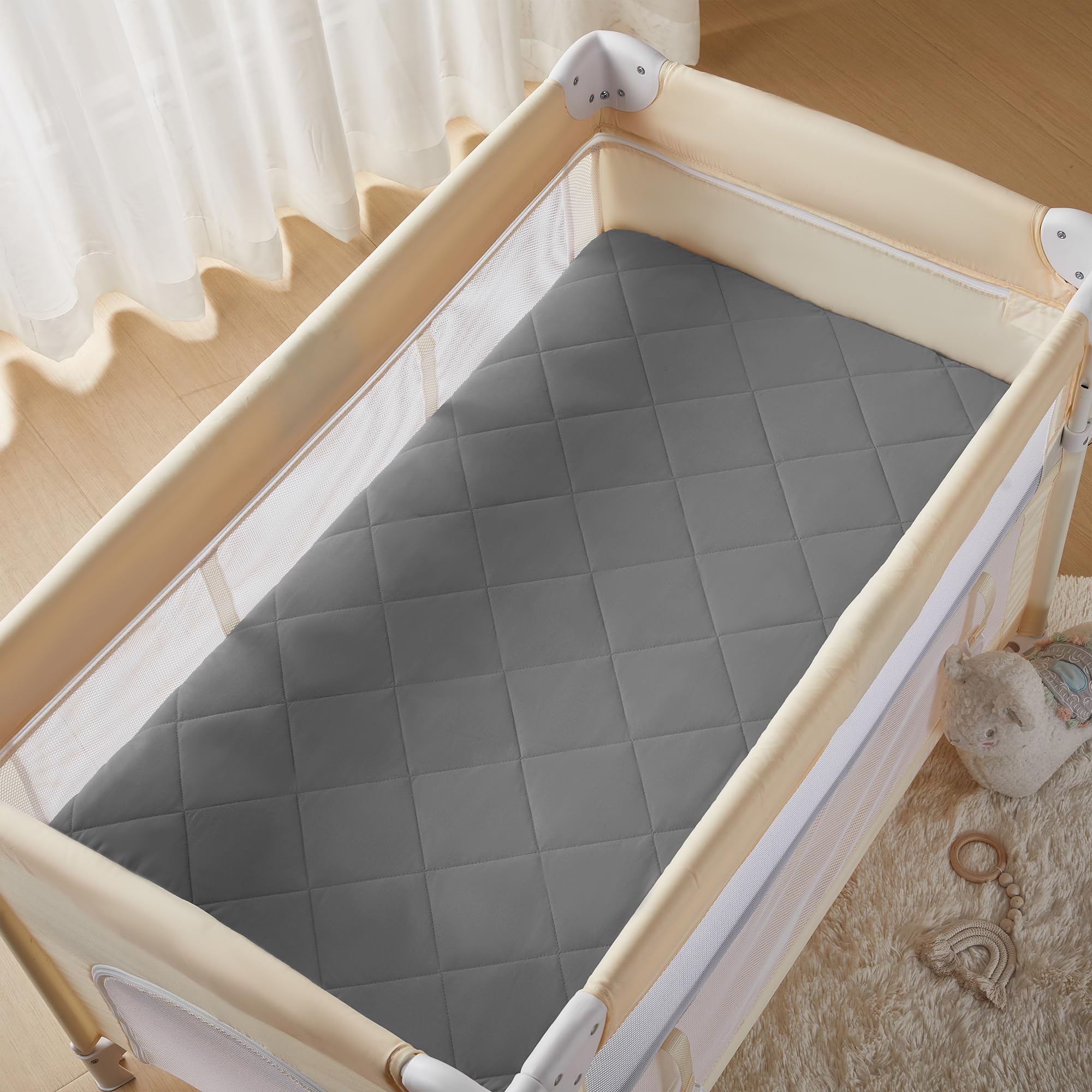 TILLYOU pack and play sheet is designed for quick changes.
